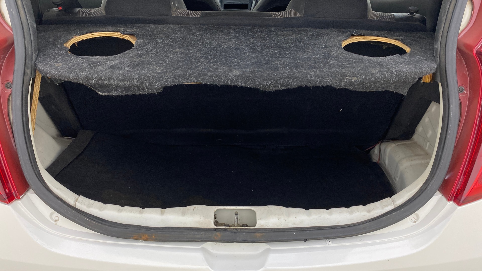 View 2014 Hyundai EON Era Plus Image 10 Used 2014 Hyundai EON Era Plus Image 10