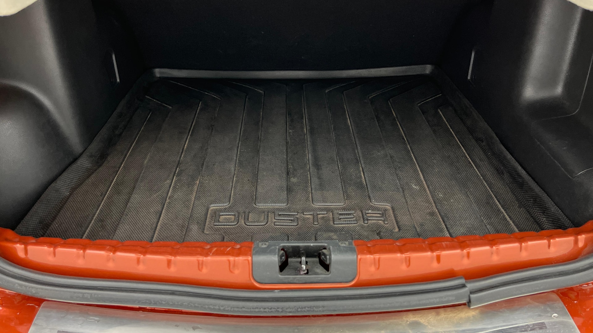 View 2022 Renault Duster Petrol RXS BS IV Image 10 Used 2022 Renault Duster Petrol RXS BS IV Image 10