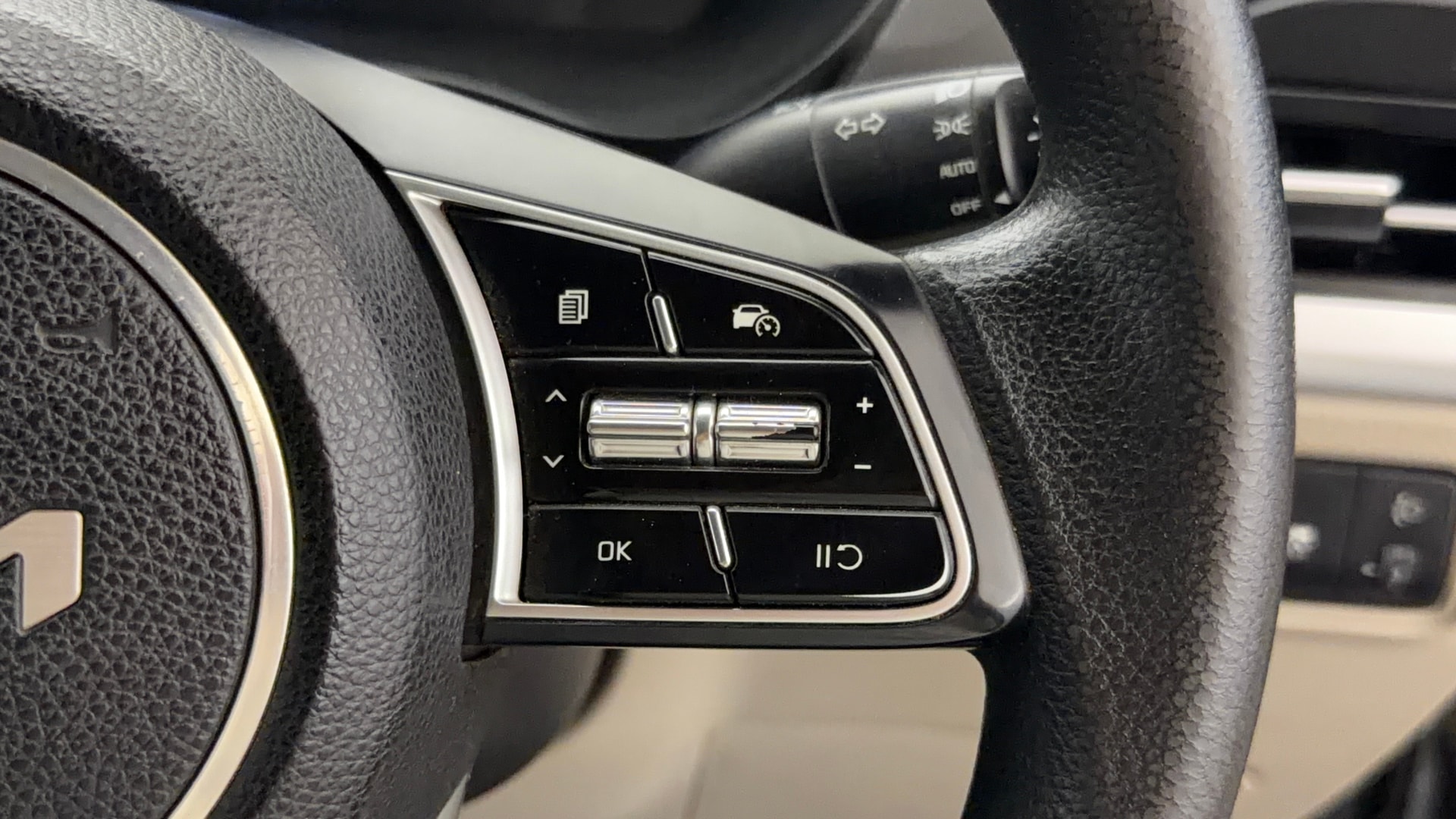 View 2022 Kia Carens Prestige Plus 1.5 Diesel 7 STR Image 3 Used 2022 Kia Carens Prestige Plus 1.5 Diesel 7 STR Image 3
