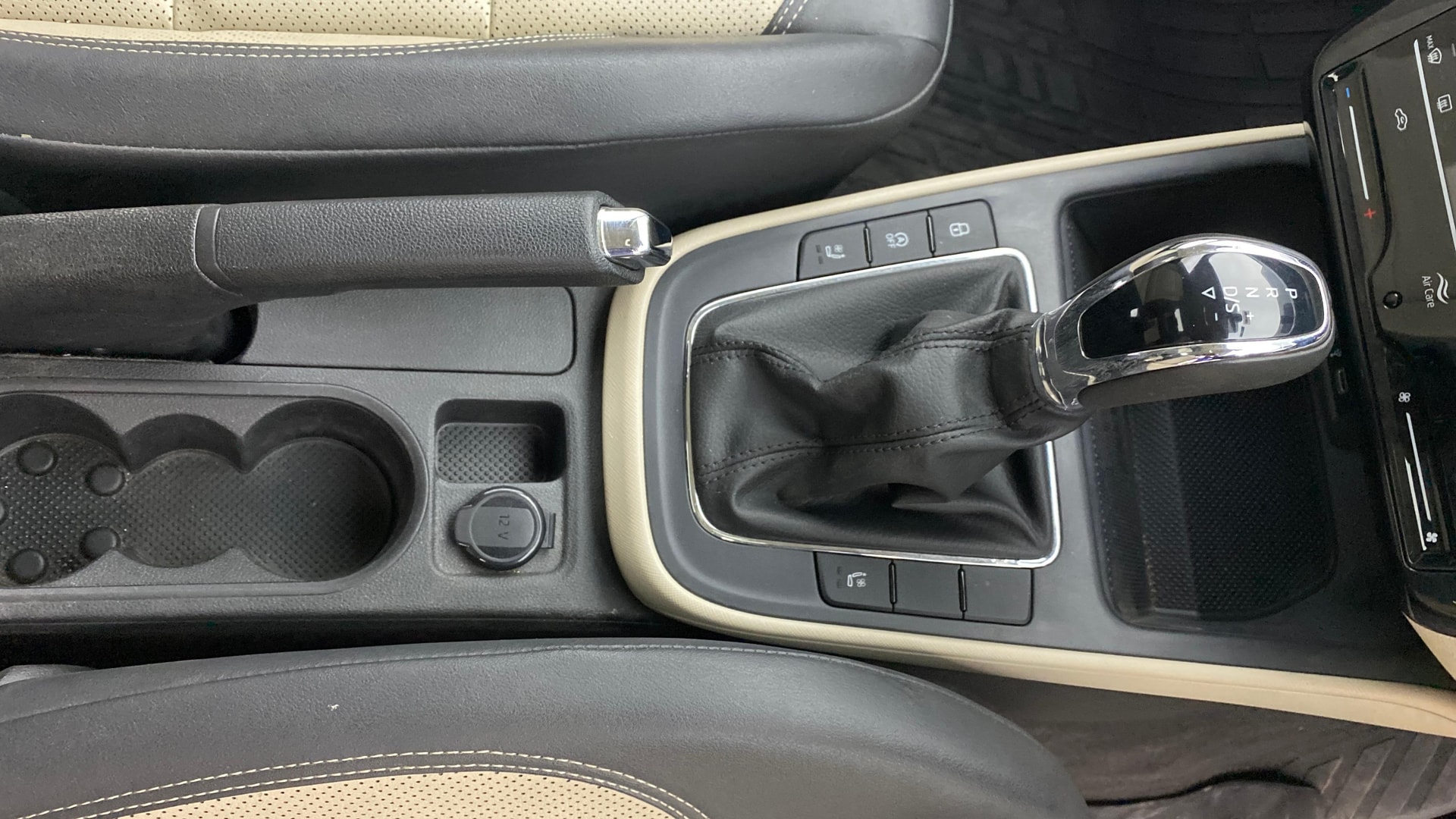 View 2024 Skoda Slavia Style 1.0 TSI AT Image 41 Used 2024 Skoda Slavia Style 1.0 TSI AT Image 41