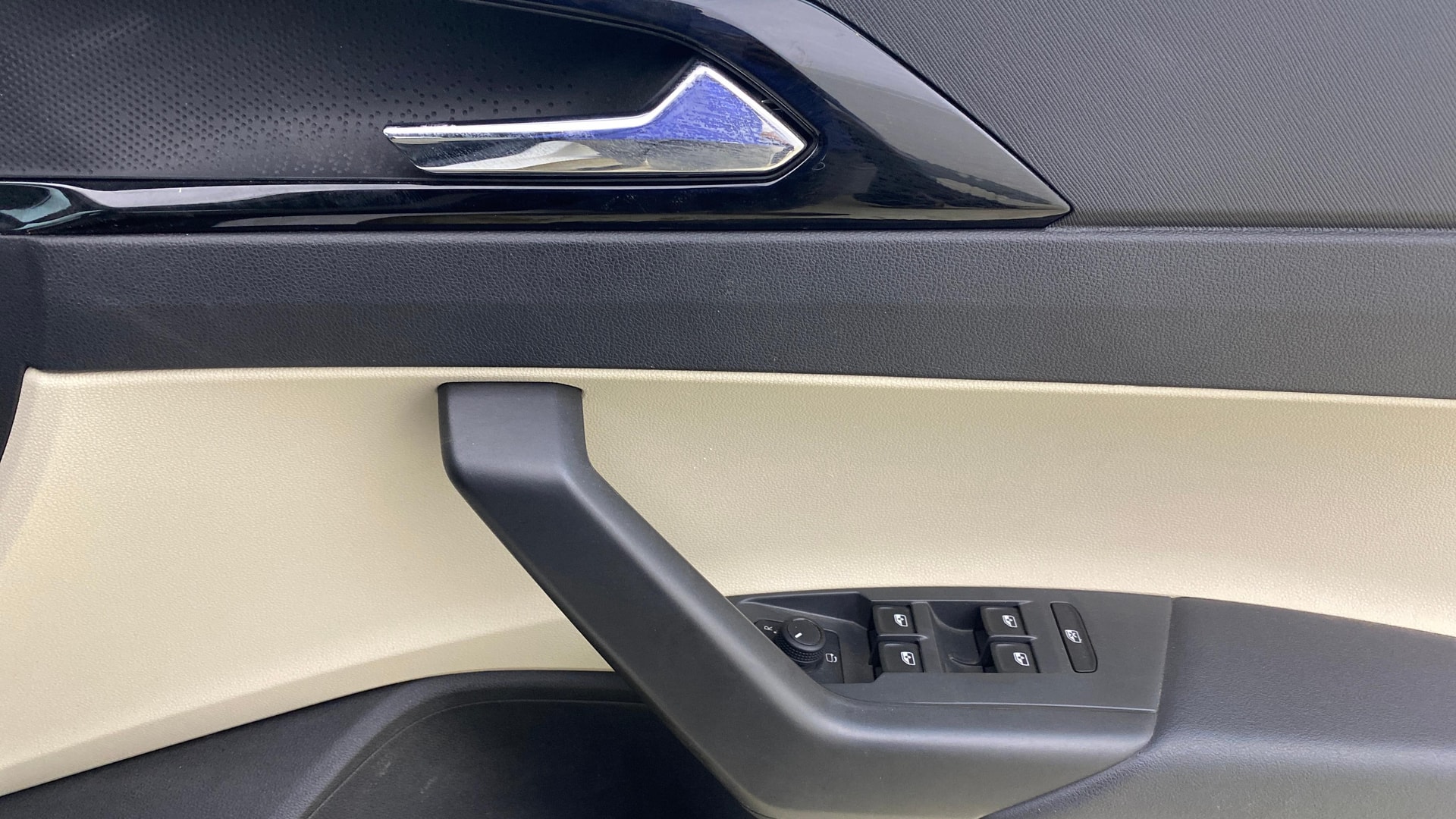 View 2024 Skoda Slavia Style 1.0 TSI AT Image 35 Used 2024 Skoda Slavia Style 1.0 TSI AT Image 35