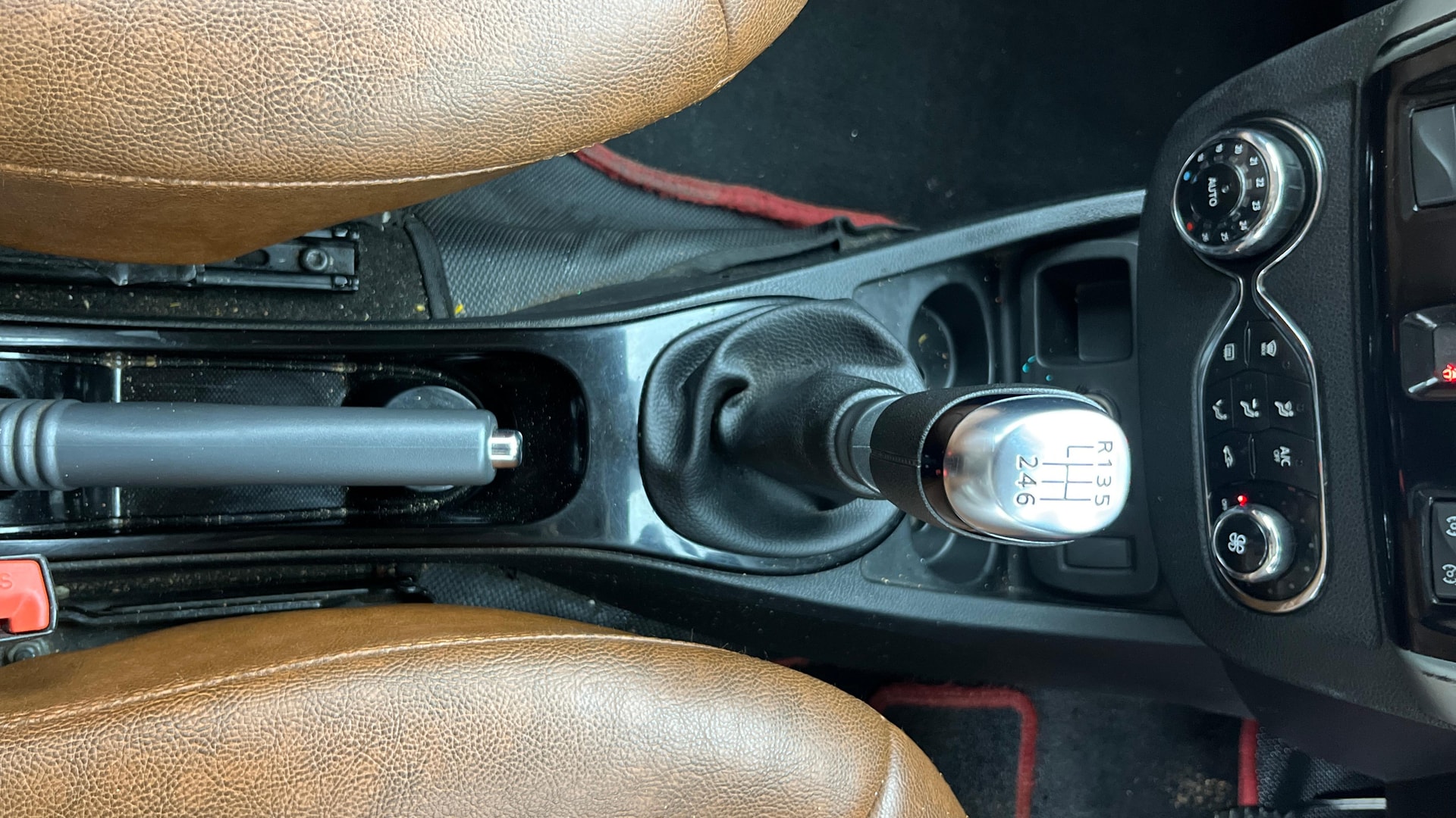 View 2021 Renault Duster 1.3L Turbo Petrol RXZ Image 38 Used 2021 Renault Duster 1.3L Turbo Petrol RXZ Image 38