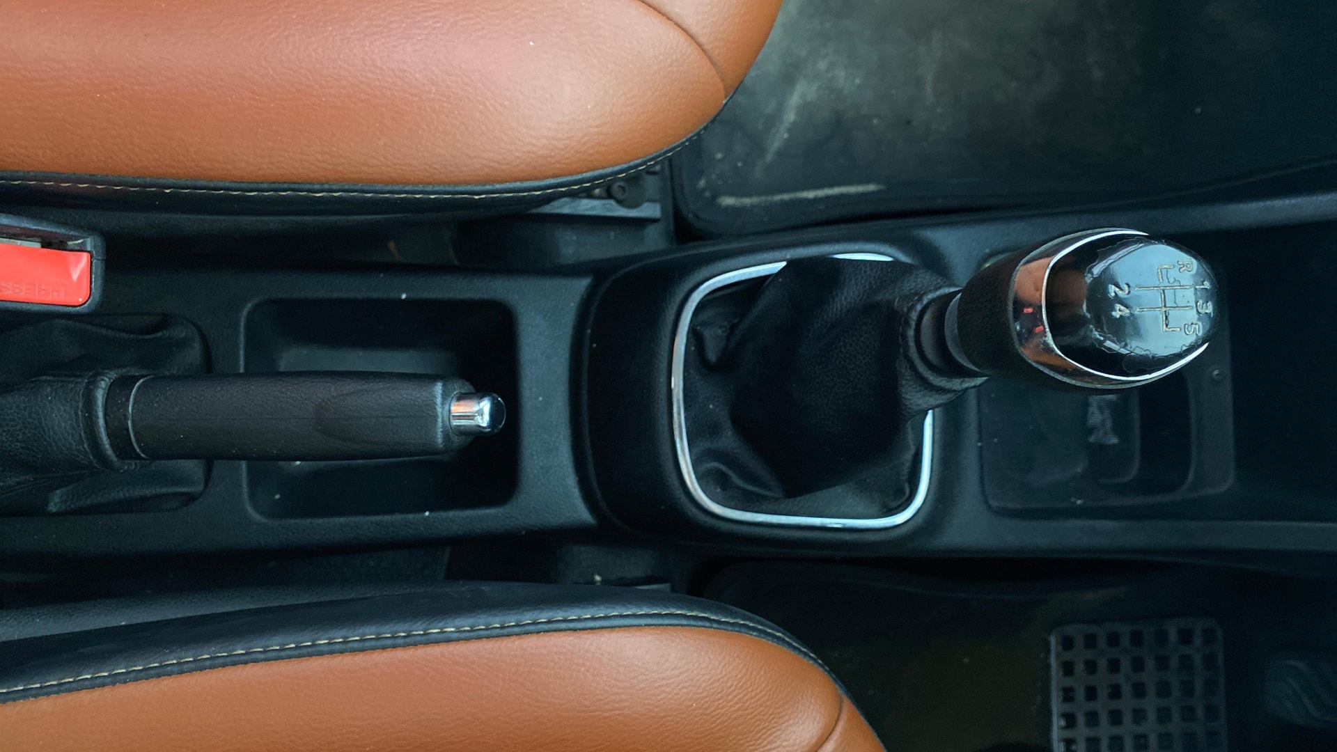 View 2019 Renault Kwid RXL 1.0 BS IV Image 38 Used 2019 Renault Kwid RXL 1.0 BS IV Image 38