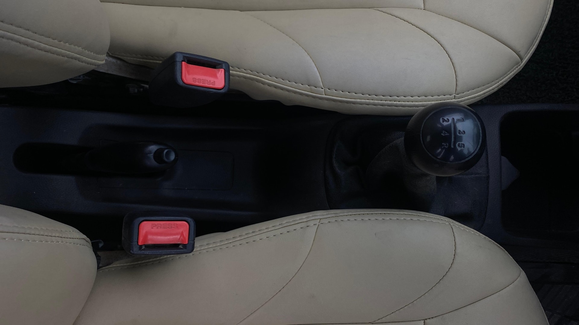 View 2015 Hyundai EON Magna Plus Image 38 Used 2015 Hyundai EON Magna Plus Image 38