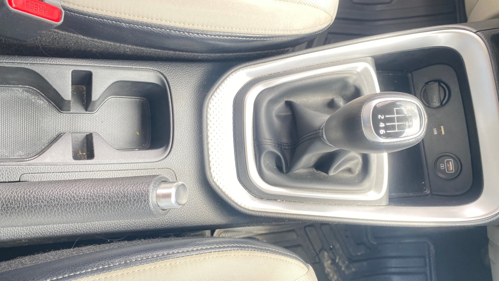 View 2022 Kia Sonet HTE Petrol Image 42 Used 2022 Kia Sonet HTE Petrol Image 42