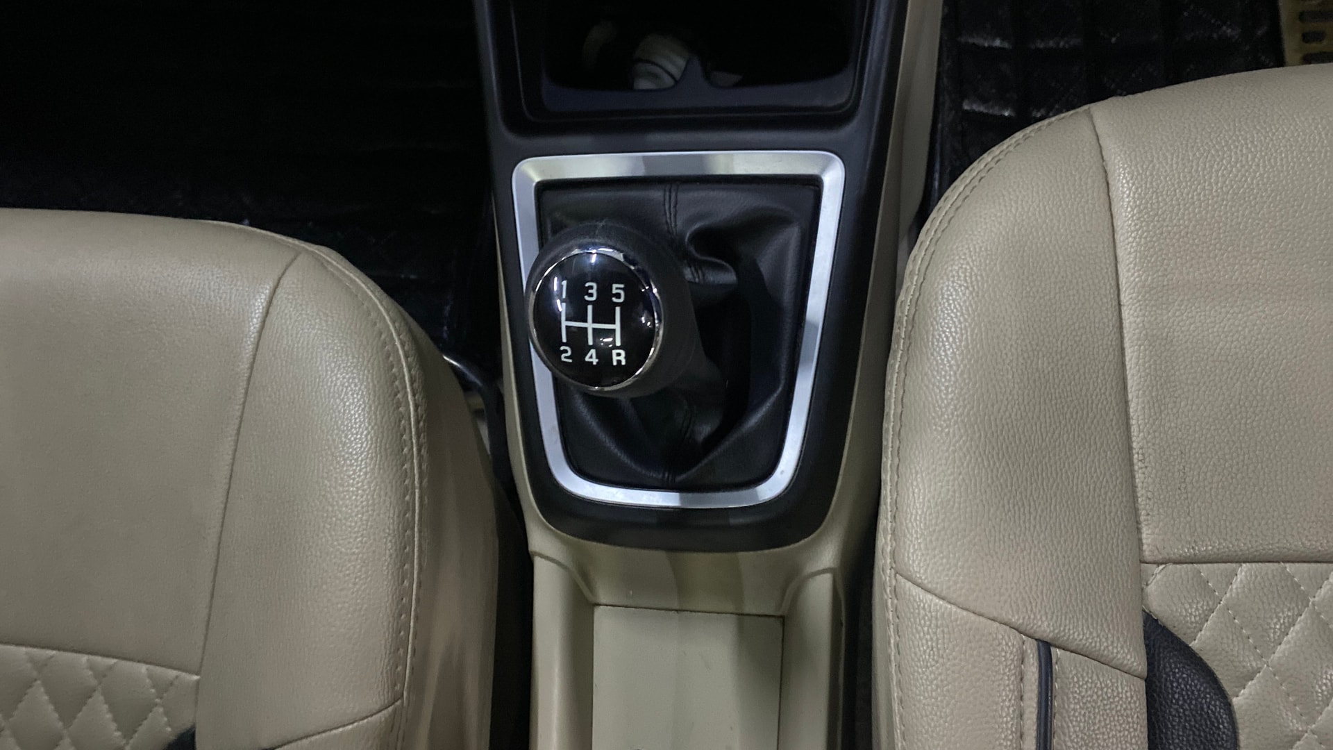 View 2018 Maruti Suzuki 1000 Base Variant Image 40 Used 2018 Maruti Suzuki 1000 Base Variant Image 40