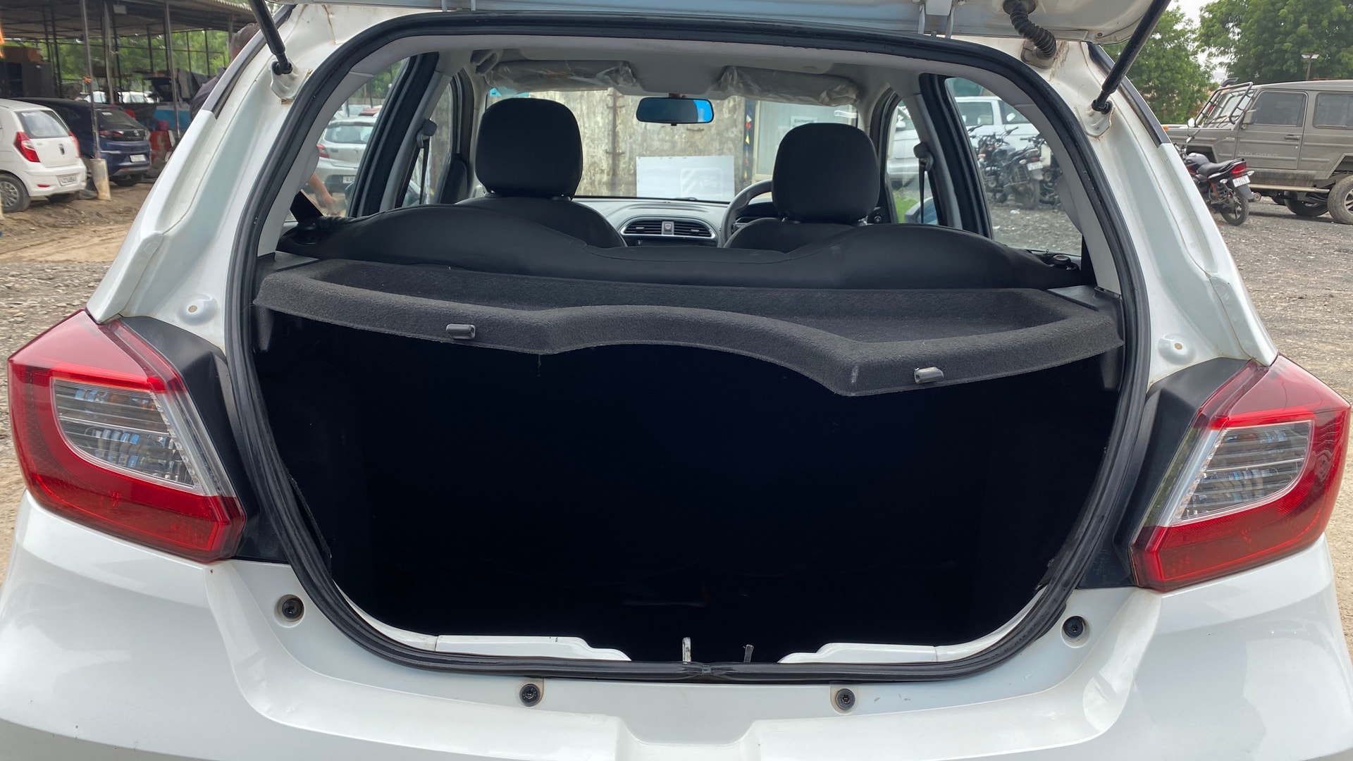 View 2020 Tata Tiago Revotorq XB Image 6 Used 2020 Tata Tiago Revotorq XB Image 6