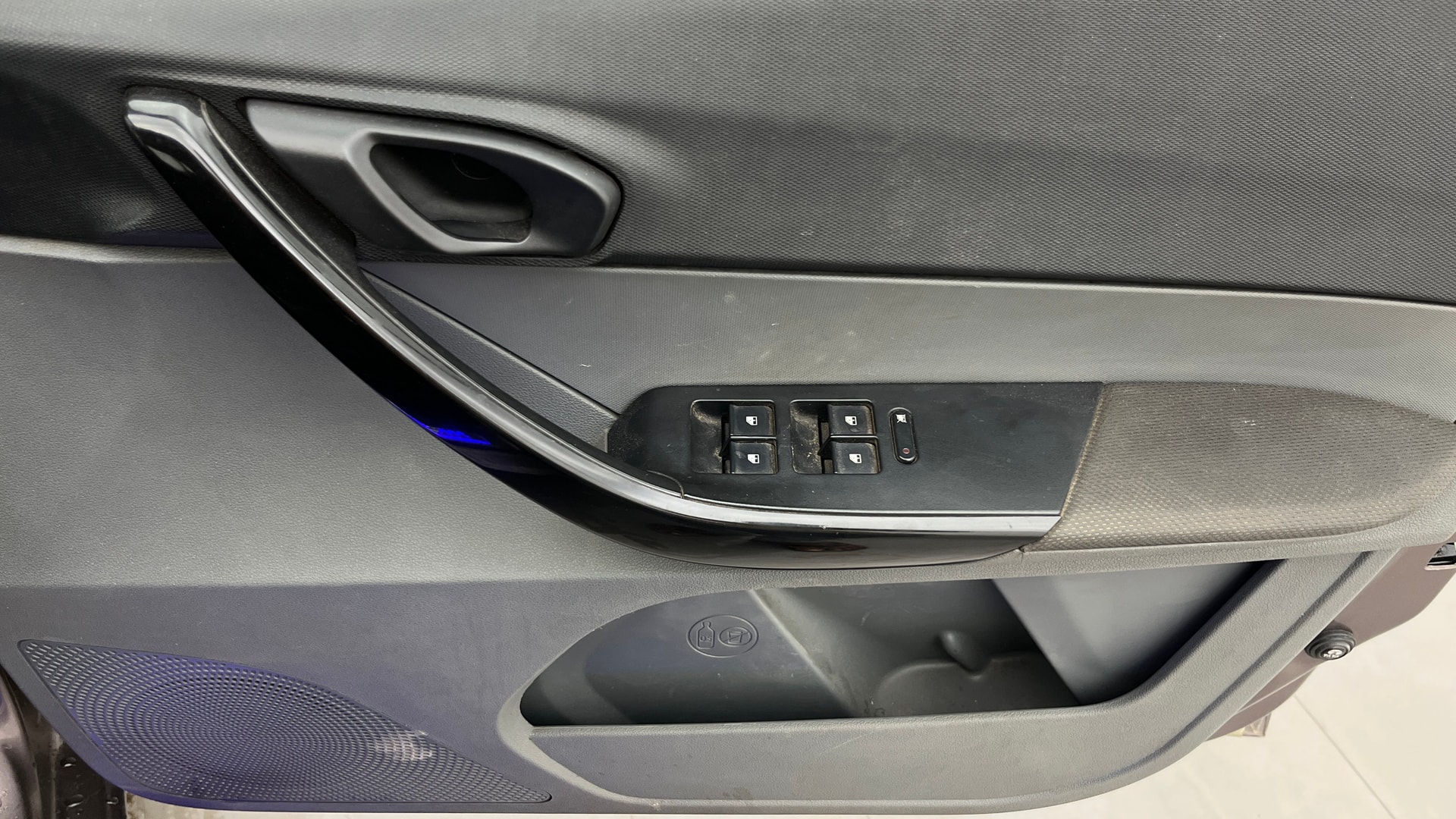 View 2017 Tata Tigor XT Petrol Image 33 Used 2017 Tata Tigor XT Petrol Image 33