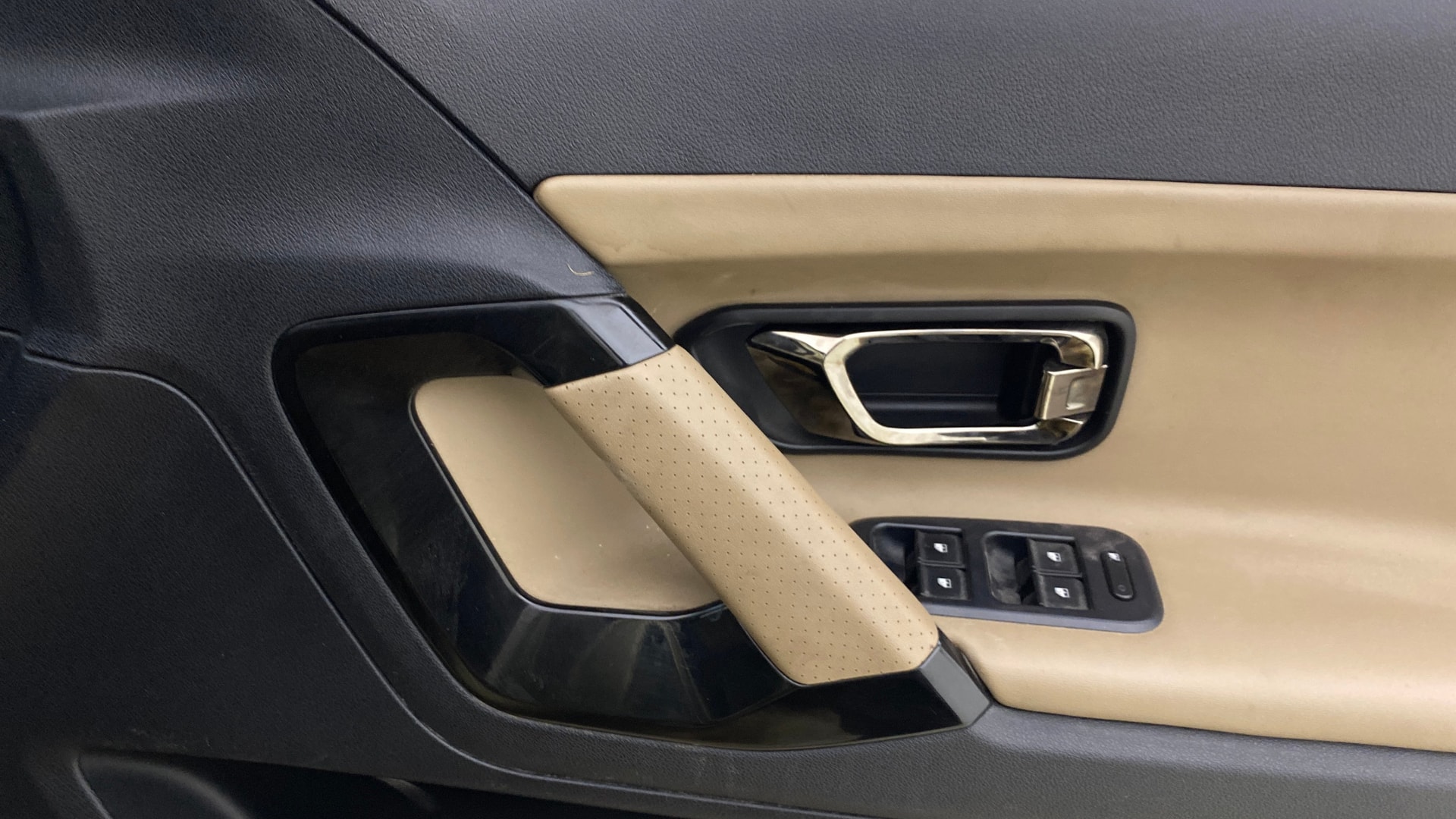 View 2022 Tata Harrier XE Image 40 Used 2022 Tata Harrier XE Image 40