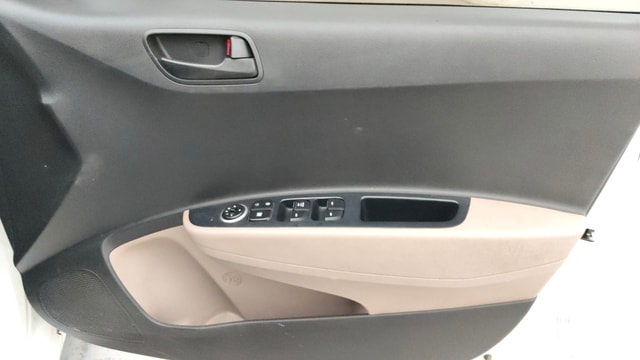 View Hyundai Grand i10 Image 32 Used Hyundai Grand i10 Image 32