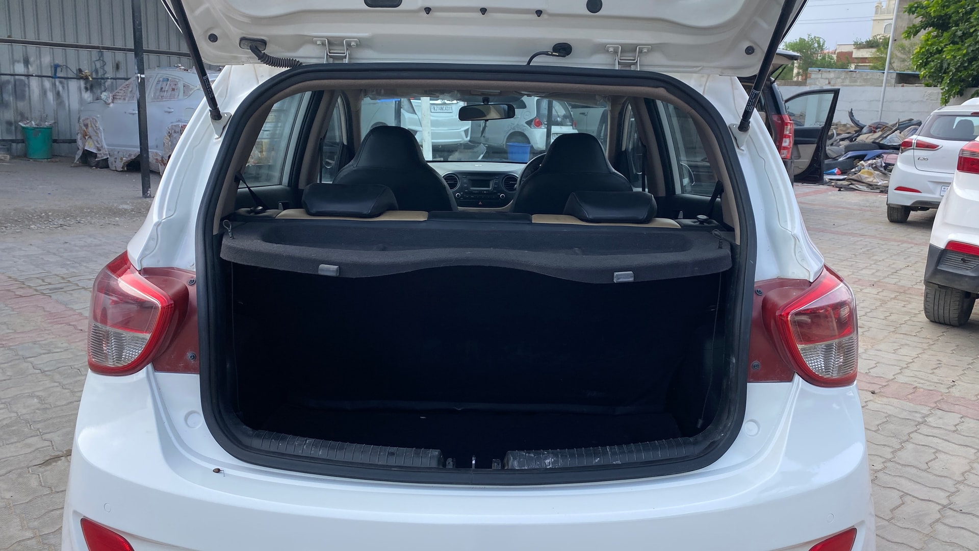 View 2017 Hyundai Grand i10 1.2 Asta Petrol Image 11 Used 2017 Hyundai Grand i10 1.2 Asta Petrol Image 11