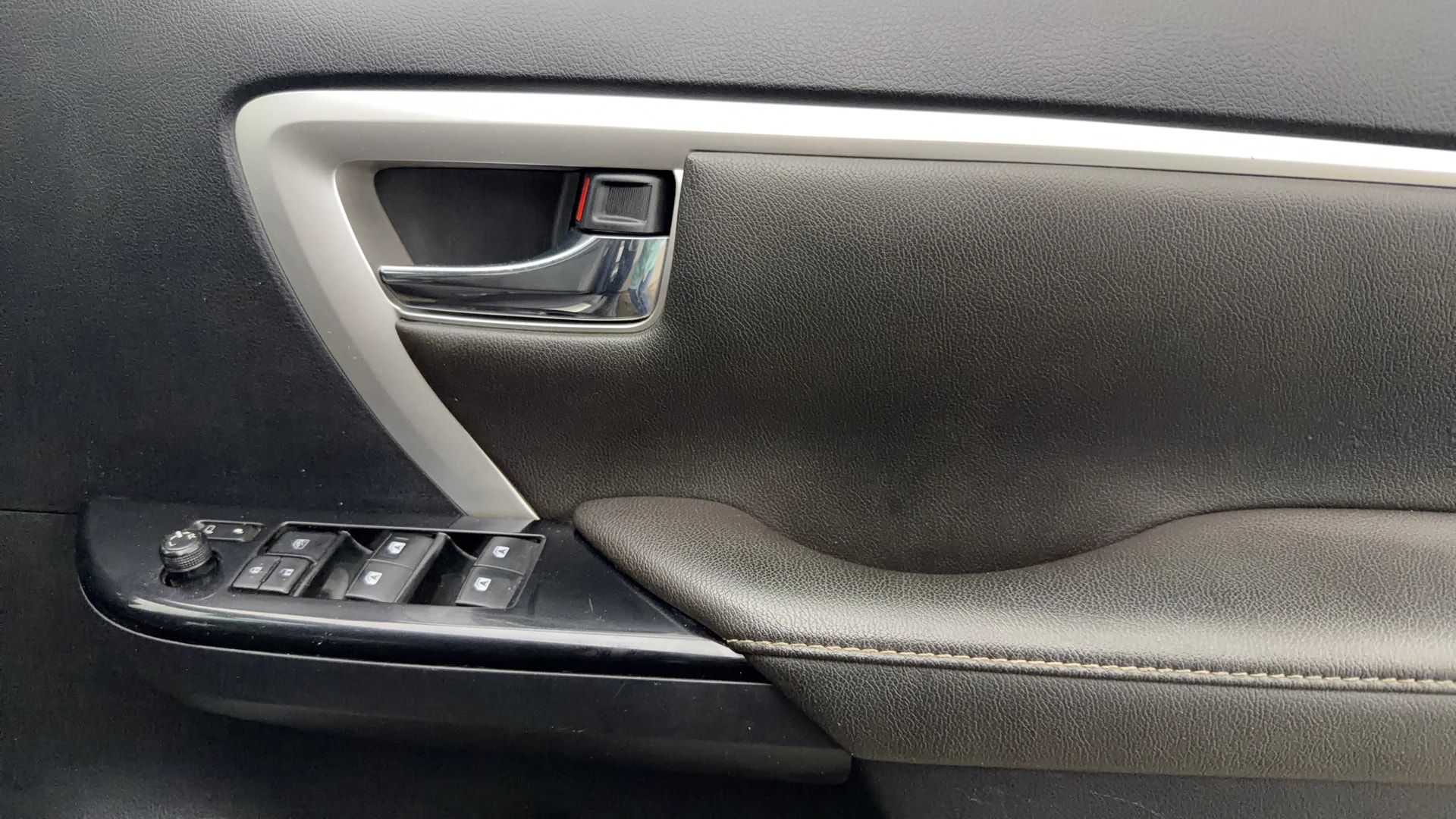 View 2019 Toyota Fortuner 2.7 4X2 AT Image 40 Used 2019 Toyota Fortuner 2.7 4X2 AT Image 40
