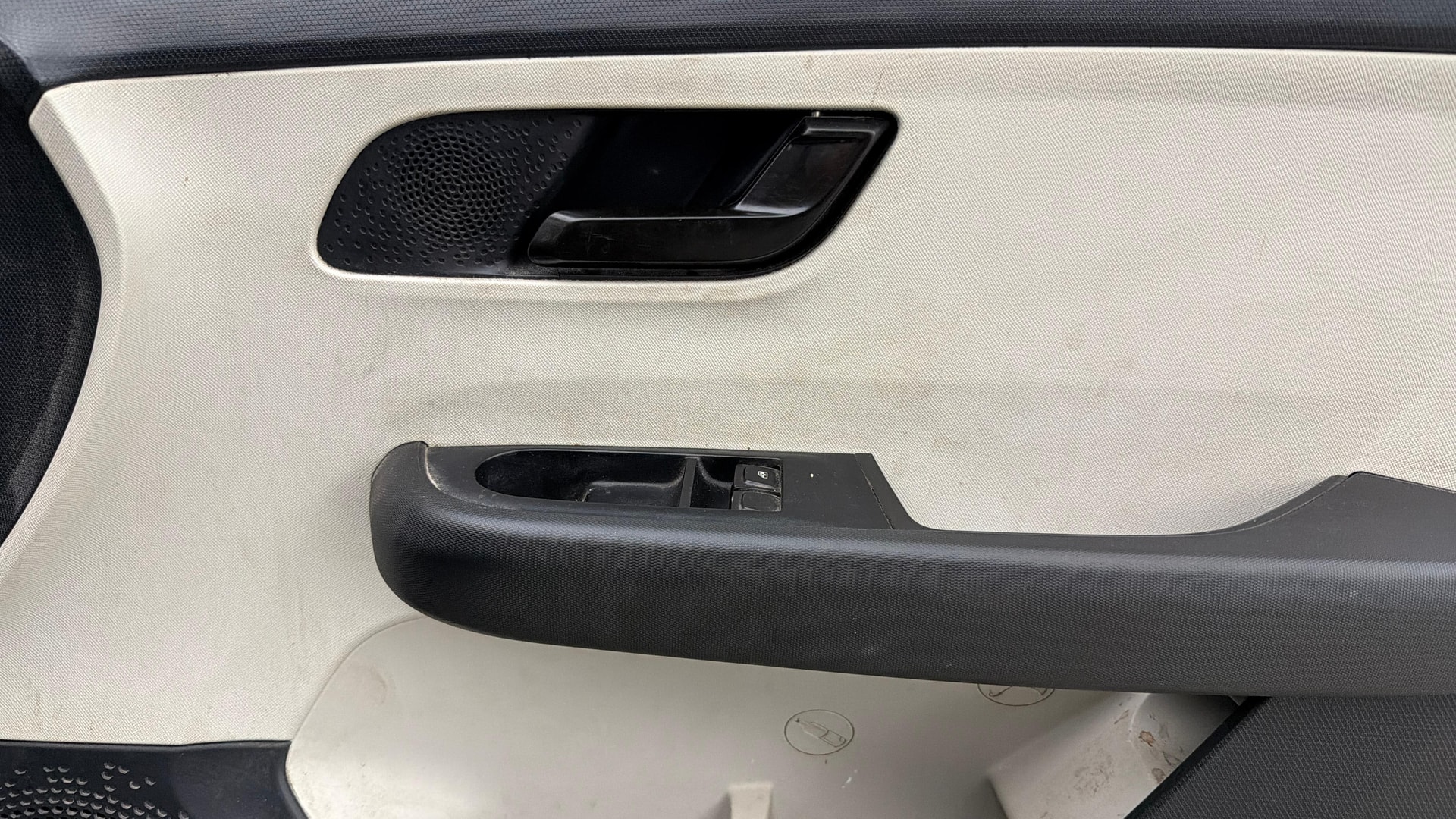 View 2022 Tata Altroz XE Petrol Image 32 Used 2022 Tata Altroz XE Petrol Image 32