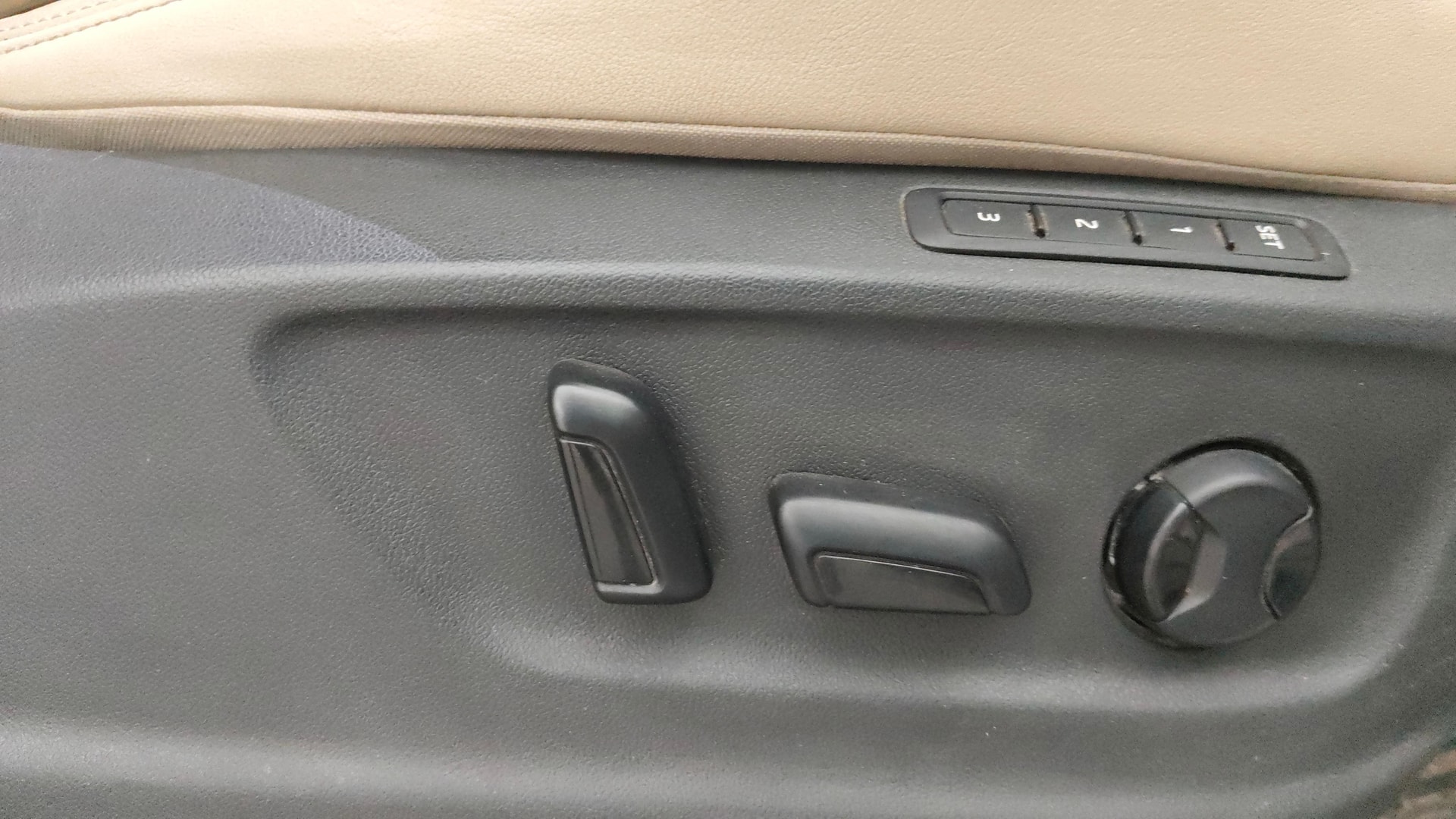 View 2020 Skoda Karoq Style AT Image 19 Used 2020 Skoda Karoq Style AT Image 19