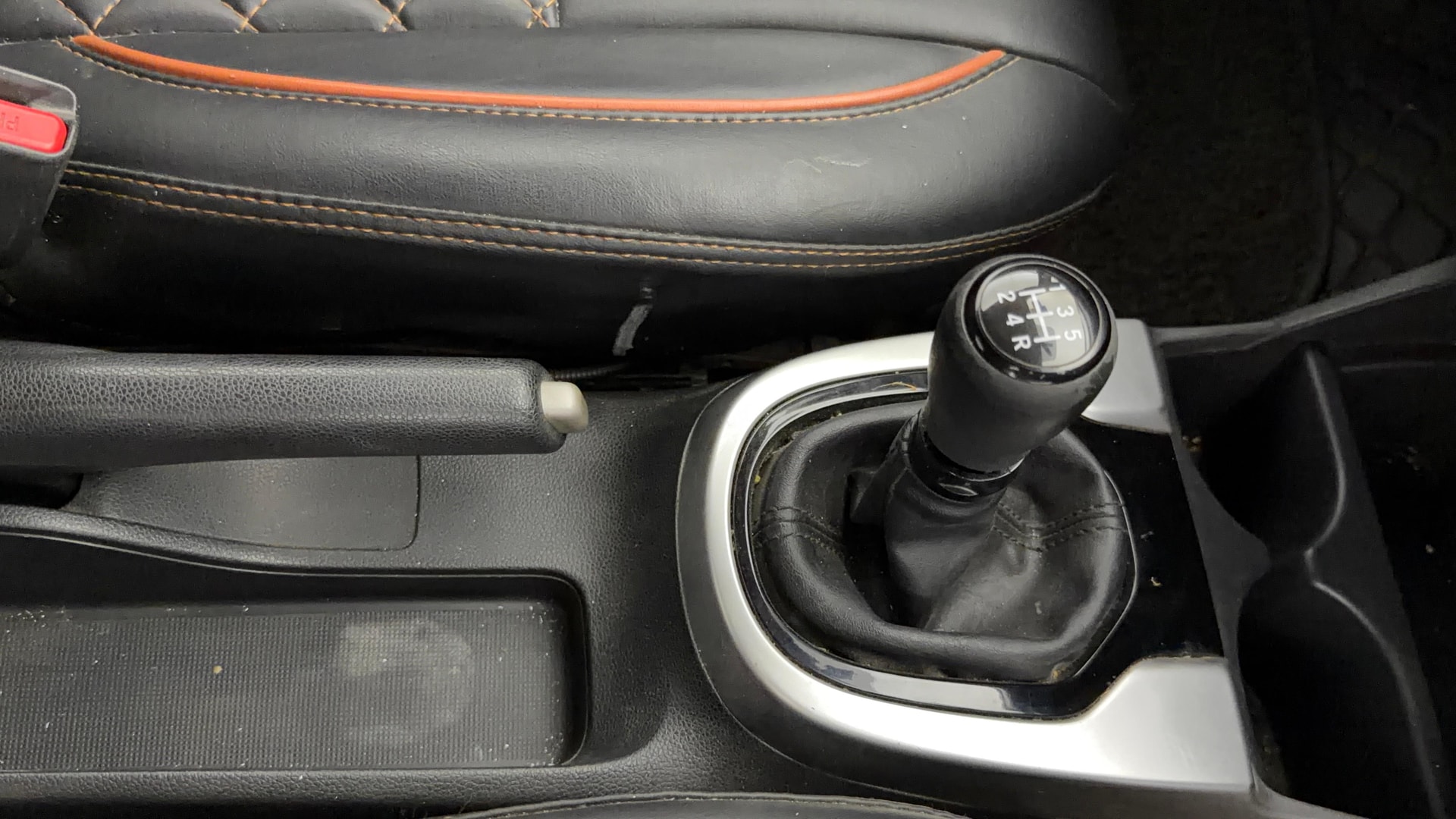 View 2020 Honda WR-V S MT Diesel Edge Edition Image 38 Used 2020 Honda WR-V S MT Diesel Edge Edition Image 38