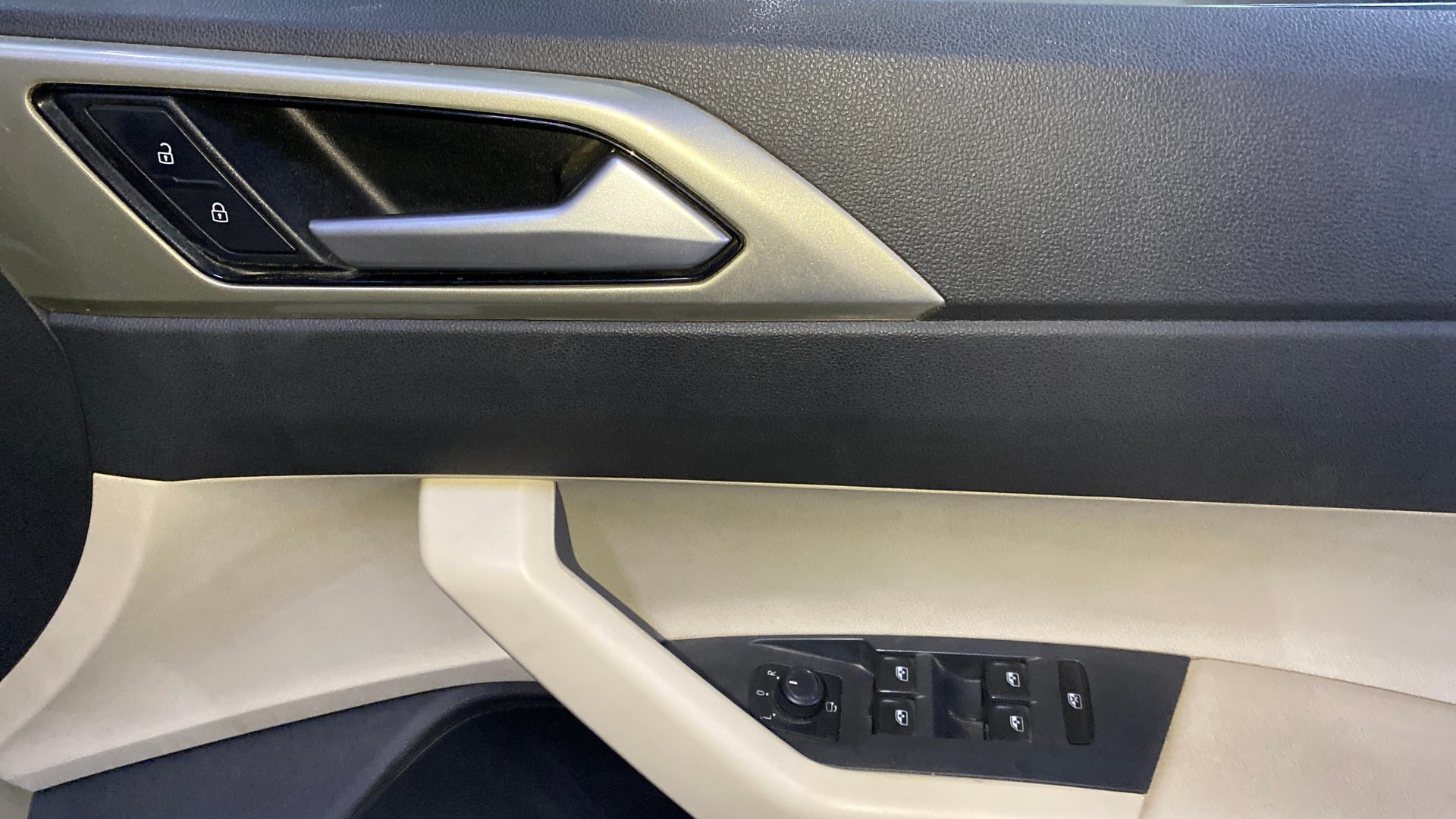 View 2023 Volkswagen Virtus Topline 1.0 TSI MT Image 39 Used 2023 Volkswagen Virtus Topline 1.0 TSI MT Image 39