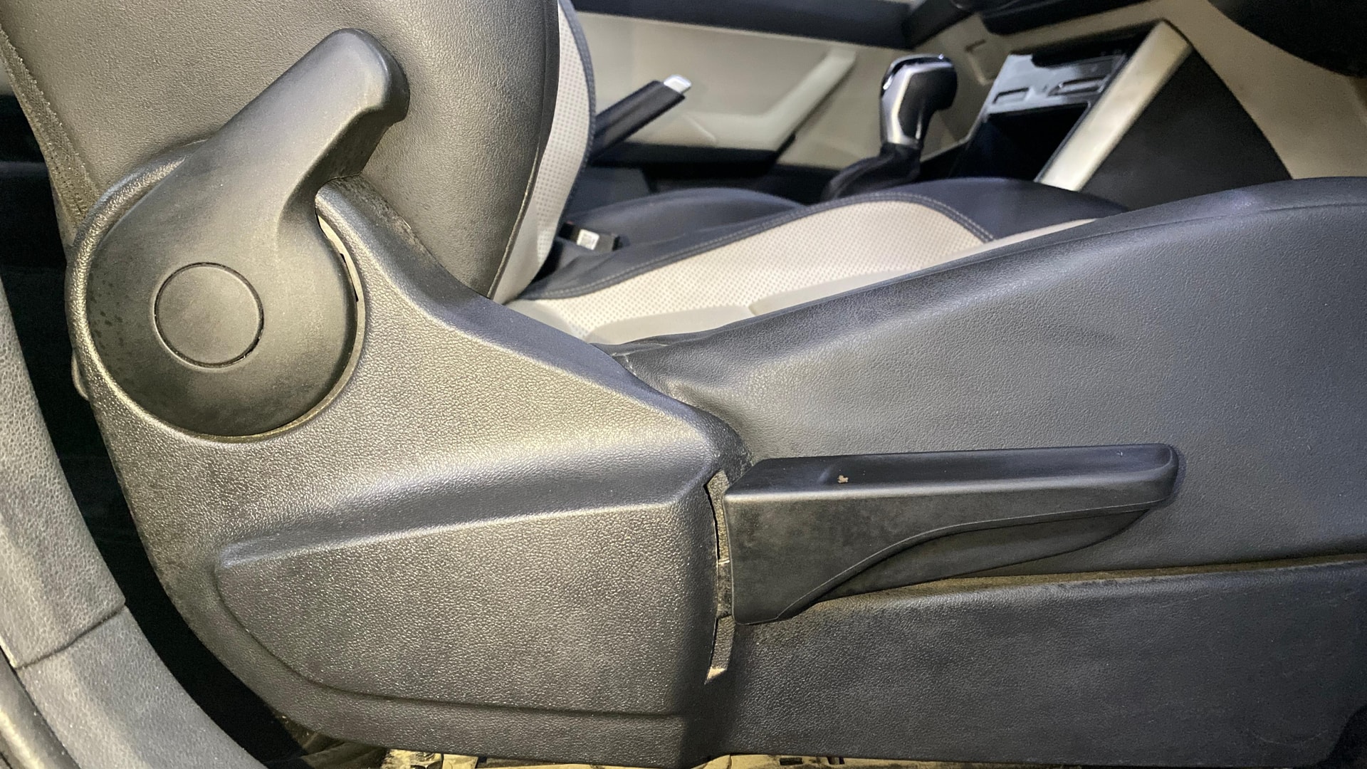 View 2023 Volkswagen Virtus Topline 1.0 TSI MT Image 11 Used 2023 Volkswagen Virtus Topline 1.0 TSI MT Image 11