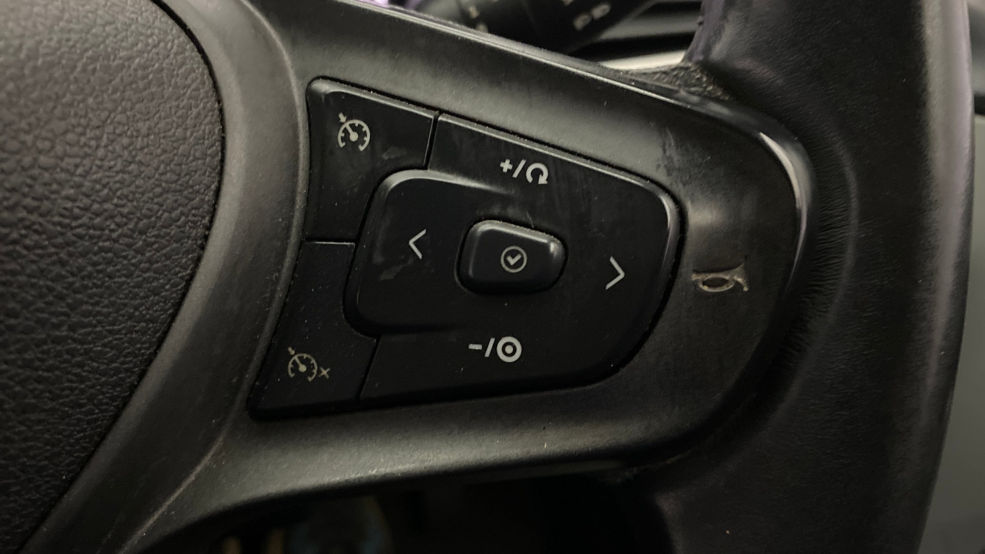 View 2020 Tata Altroz XZ Petrol Image 3 Used 2020 Tata Altroz XZ Petrol Image 3