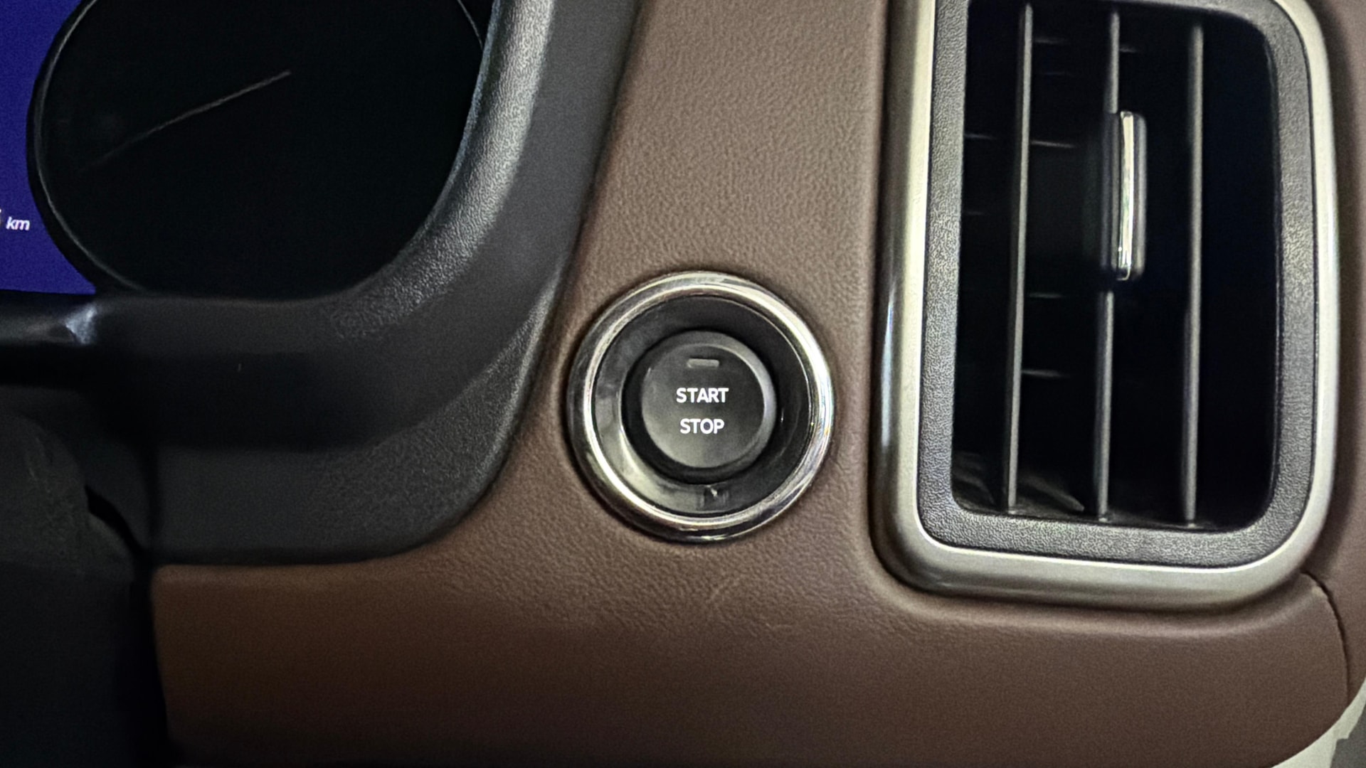 View 2024 Mahindra Scorpio-N Z2 7 STR Petrol Image 42 Used 2024 Mahindra Scorpio-N Z2 7 STR Petrol Image 42