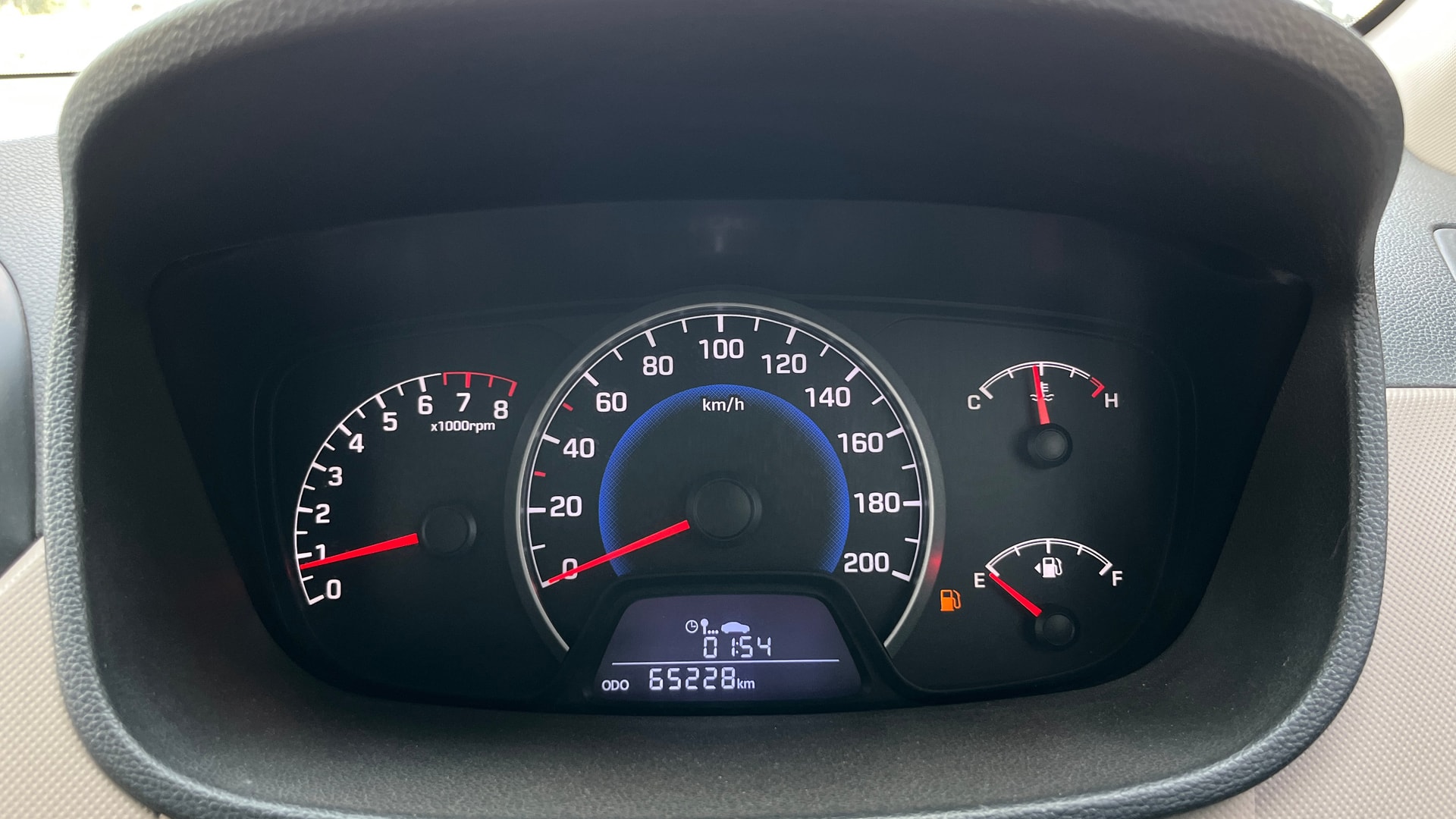 View 2015 Hyundai Grand i10 Sportz 1.2 Kappa Image 33 Used 2015 Hyundai Grand i10 Sportz 1.2 Kappa Image 33