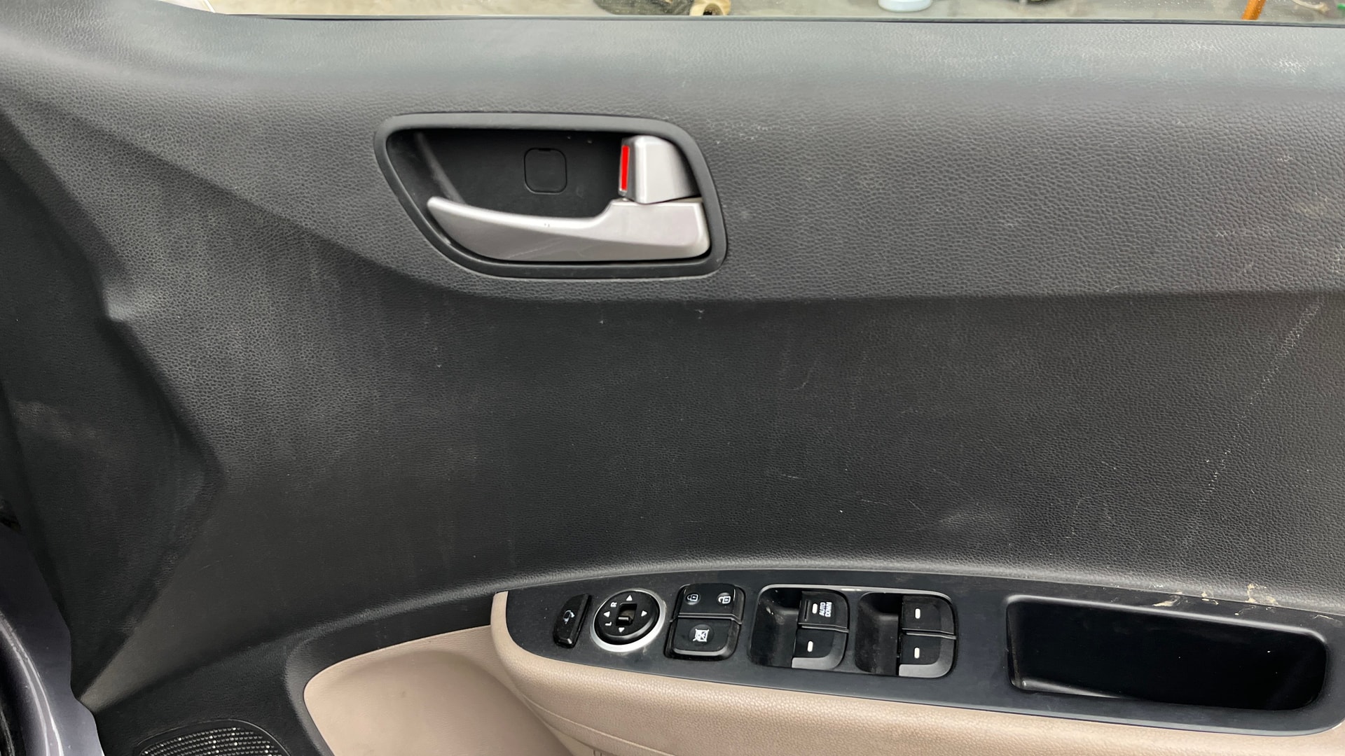 View 2015 Hyundai Grand i10 Sportz 1.2 Kappa Image 32 Used 2015 Hyundai Grand i10 Sportz 1.2 Kappa Image 32