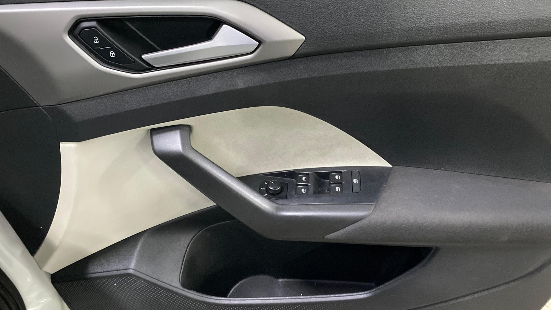 View 2022 Volkswagen Taigun 1.0 TSI Highline MT Image 33 Used 2022 Volkswagen Taigun 1.0 TSI Highline MT Image 33