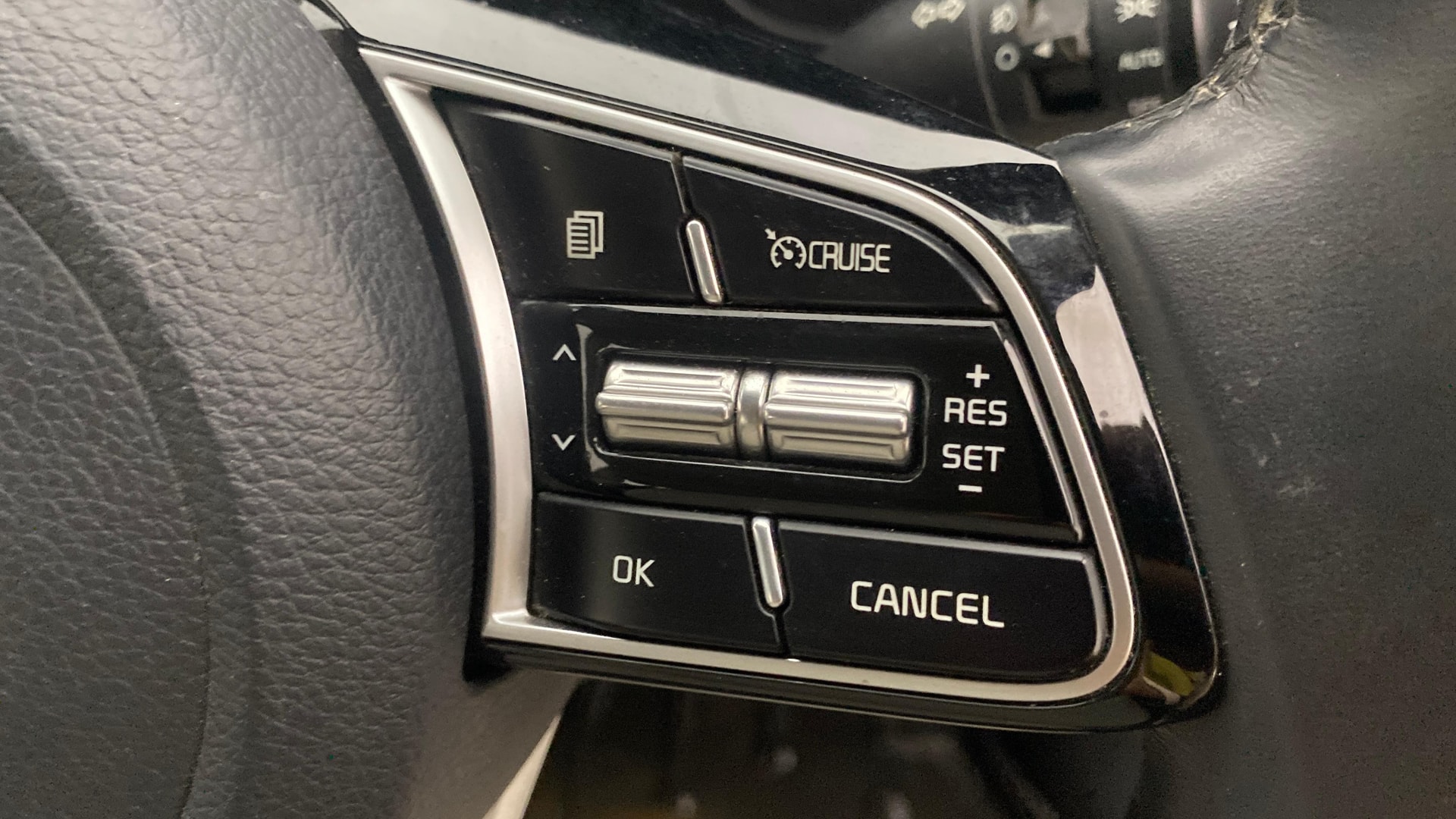 View 2024 Kia Seltos HTX Diesel Image 3 Used 2024 Kia Seltos HTX Diesel Image 3