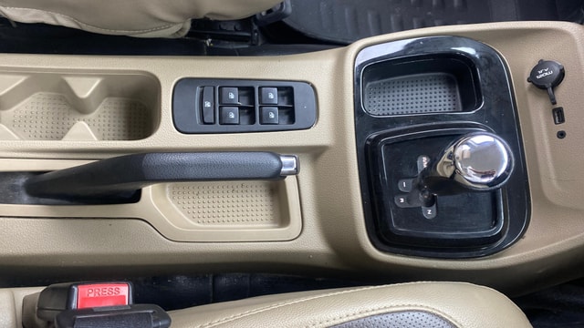 View Mahindra TUV300 Image 37 Used Mahindra TUV300 Image 37