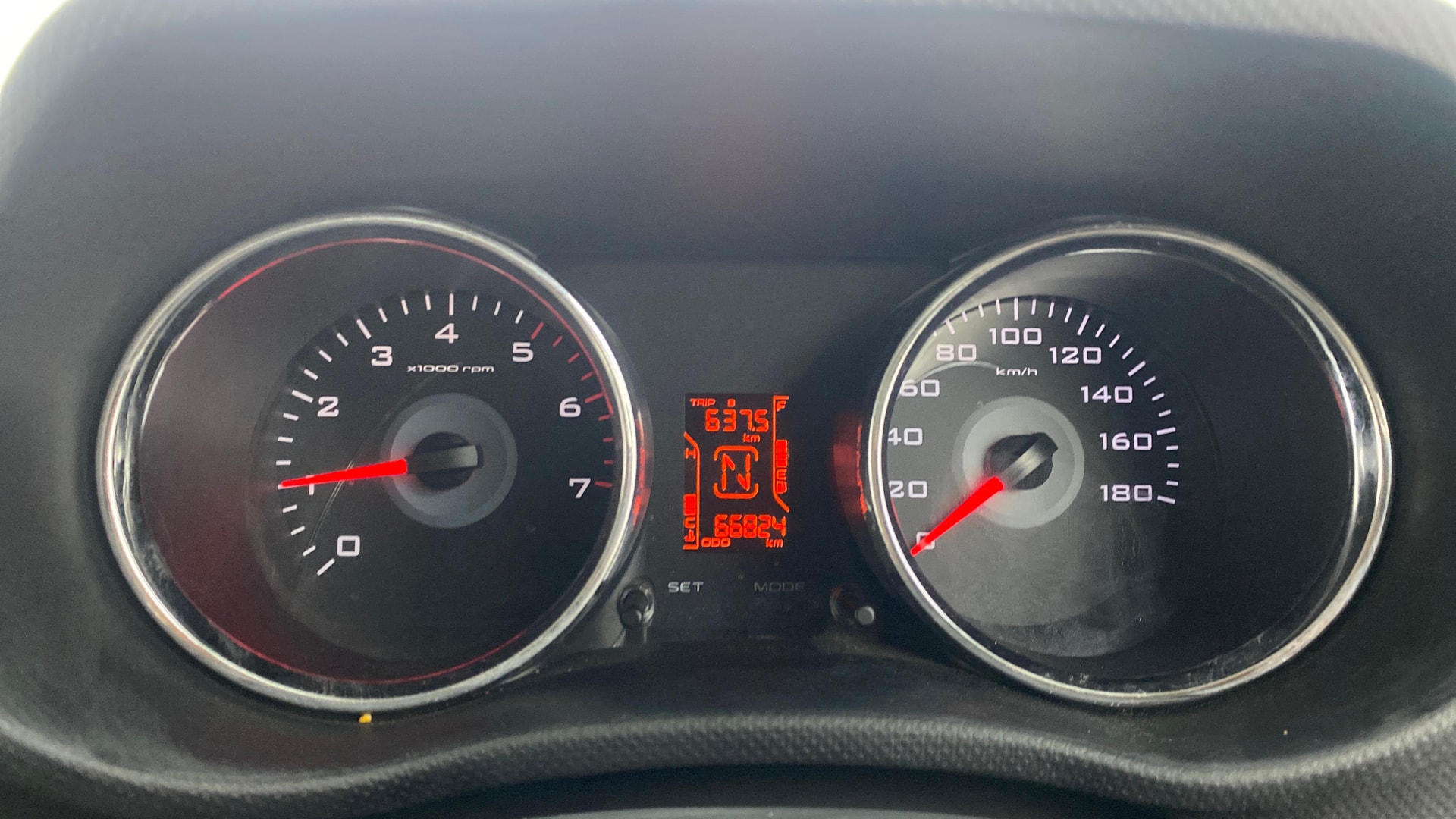 View 2017 Mahindra TUV300 T8 AMT Image 33 Used 2017 Mahindra TUV300 T8 AMT Image 33
