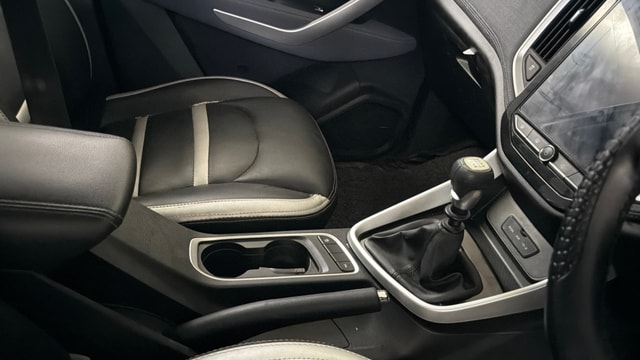 View MG Hector Image 38 Used MG Hector Image 38