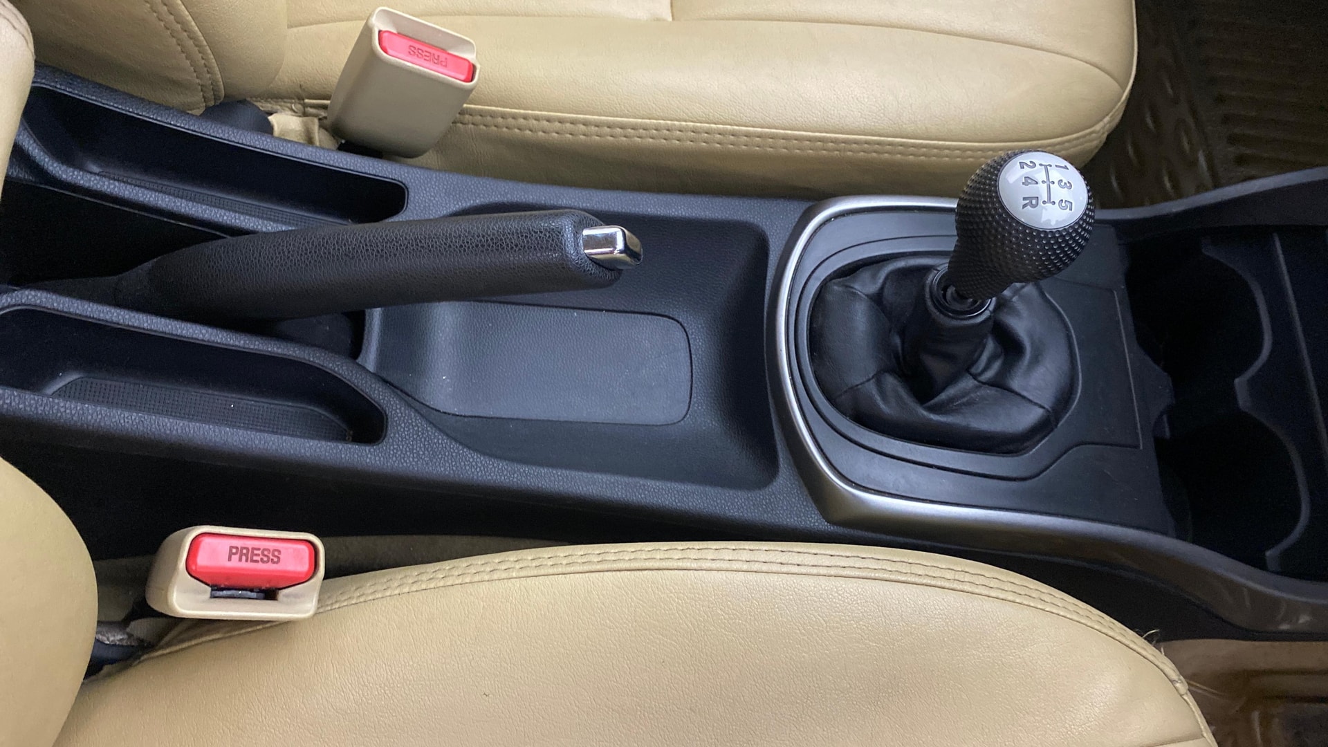 View 2015 Honda City ZX MT Diesel Anniversary Edition Image 40 Used 2015 Honda City ZX MT Diesel Anniversary Edition Image 40
