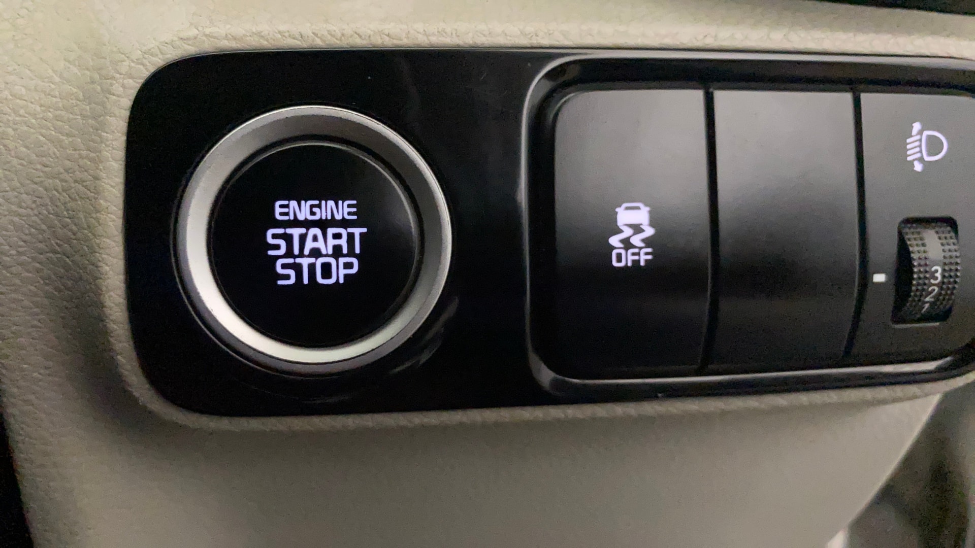 View 2023 Kia Sonet HTX iMT Petrol Image 42 Used 2023 Kia Sonet HTX iMT Petrol Image 42