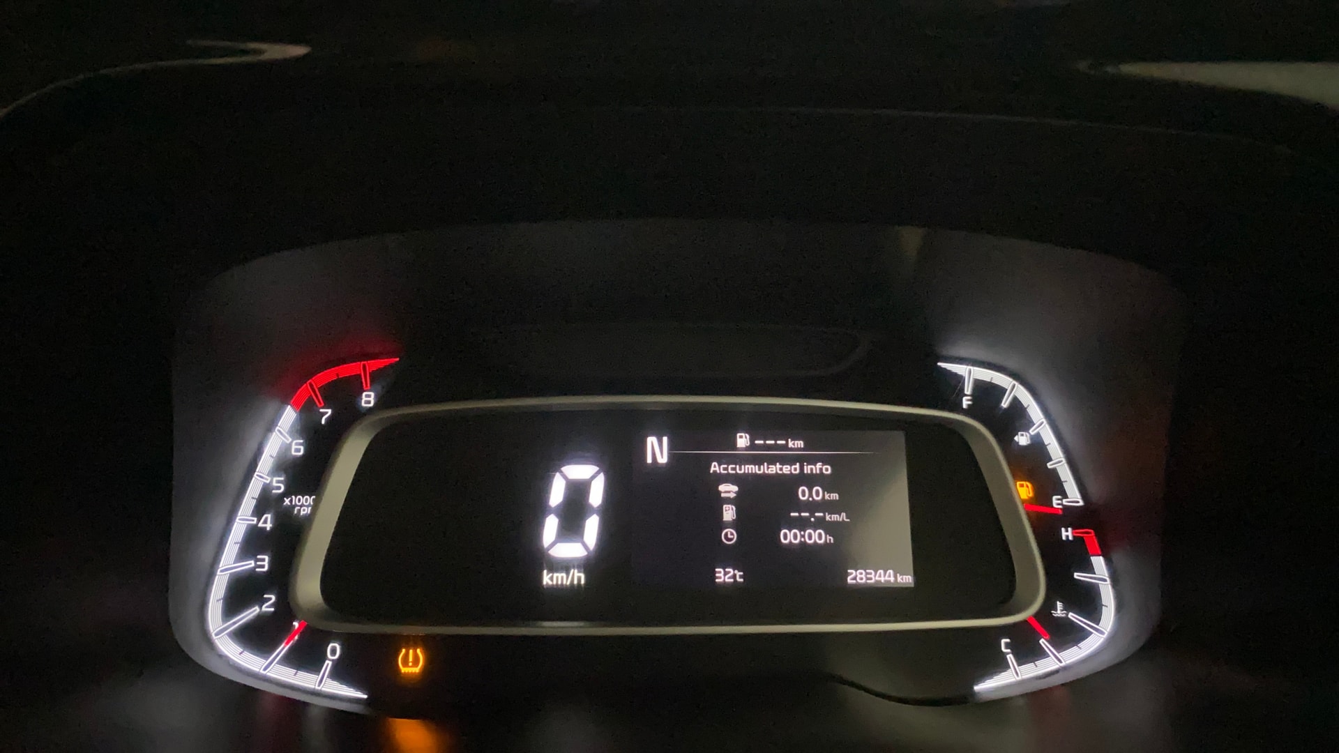 View 2023 Kia Sonet HTX iMT Petrol Image 22 Used 2023 Kia Sonet HTX iMT Petrol Image 22