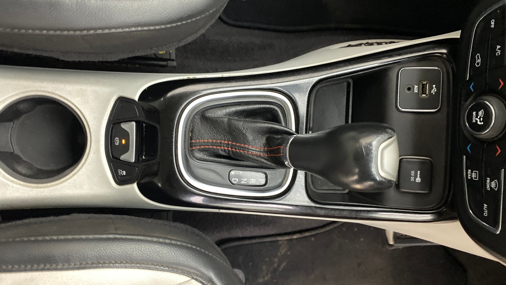 View 2019 Jeep Compass Limited 1.4 Multi AIR Petrol DDCT AT BS IV Image 39 Used 2019 Jeep Compass Limited 1.4 Multi AIR Petrol DDCT AT BS IV Image 39