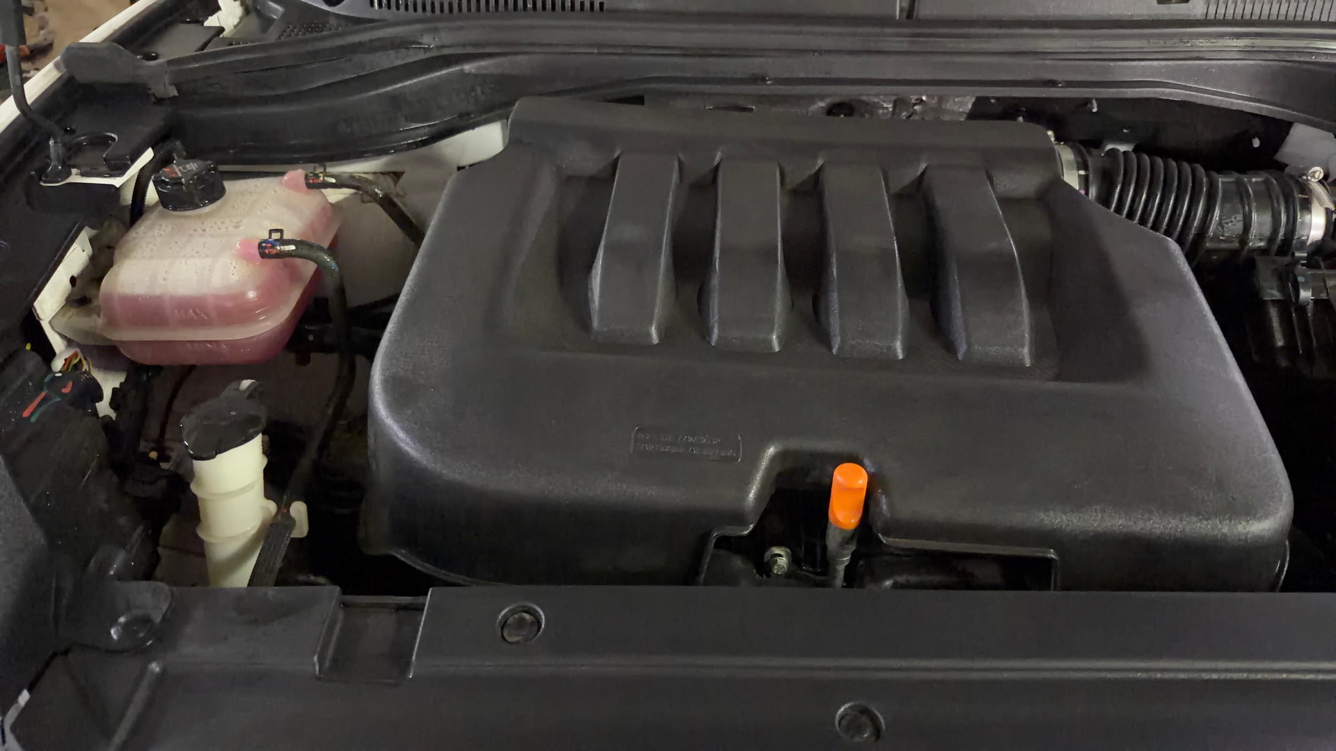 View 2023 Mahindra XUV700 MX Petrol 5 STR Image 27 Used 2023 Mahindra XUV700 MX Petrol 5 STR Image 27