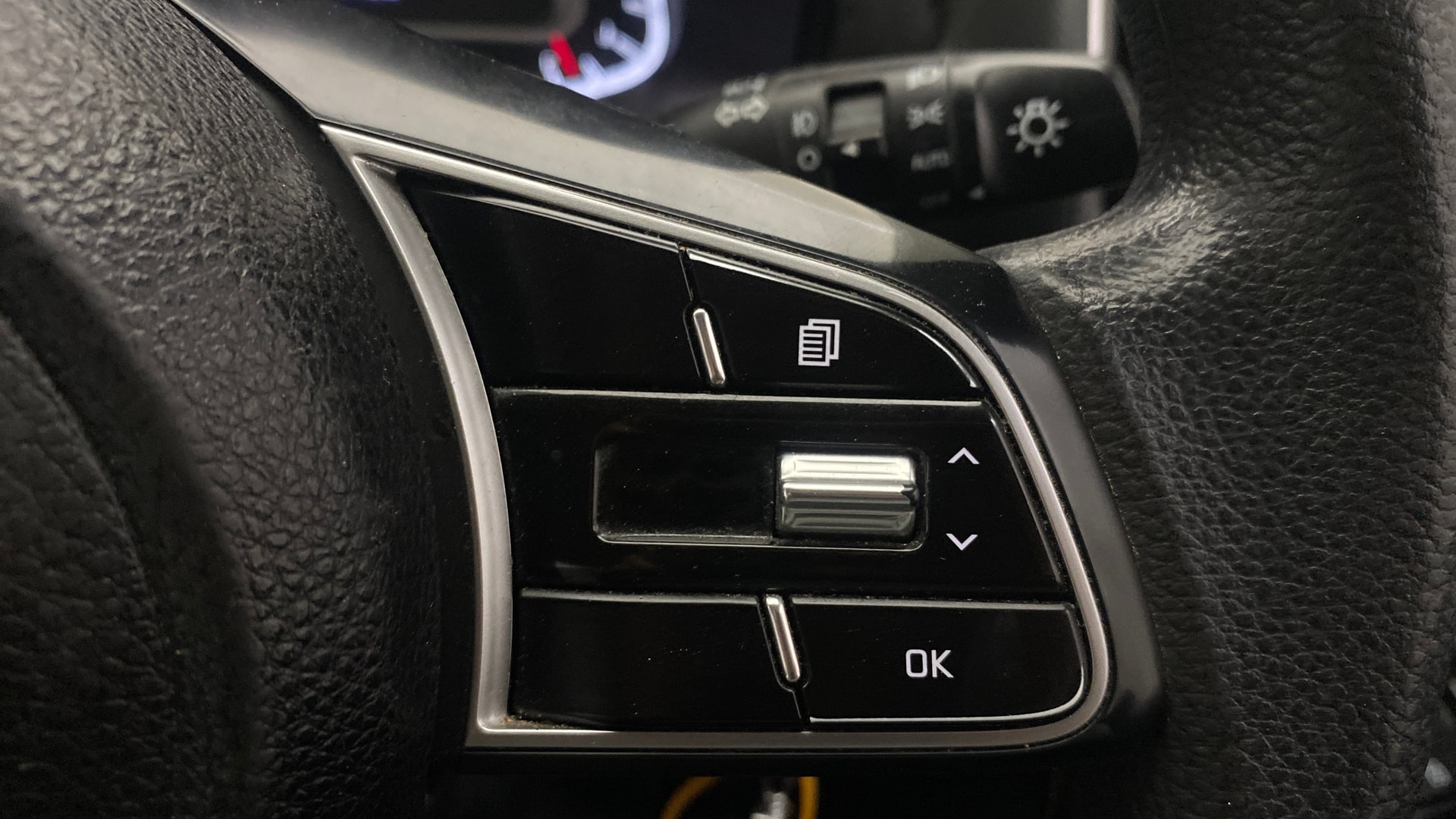 View 2022 Kia Sonet HTK Plus Petrol Image 3 Used 2022 Kia Sonet HTK Plus Petrol Image 3