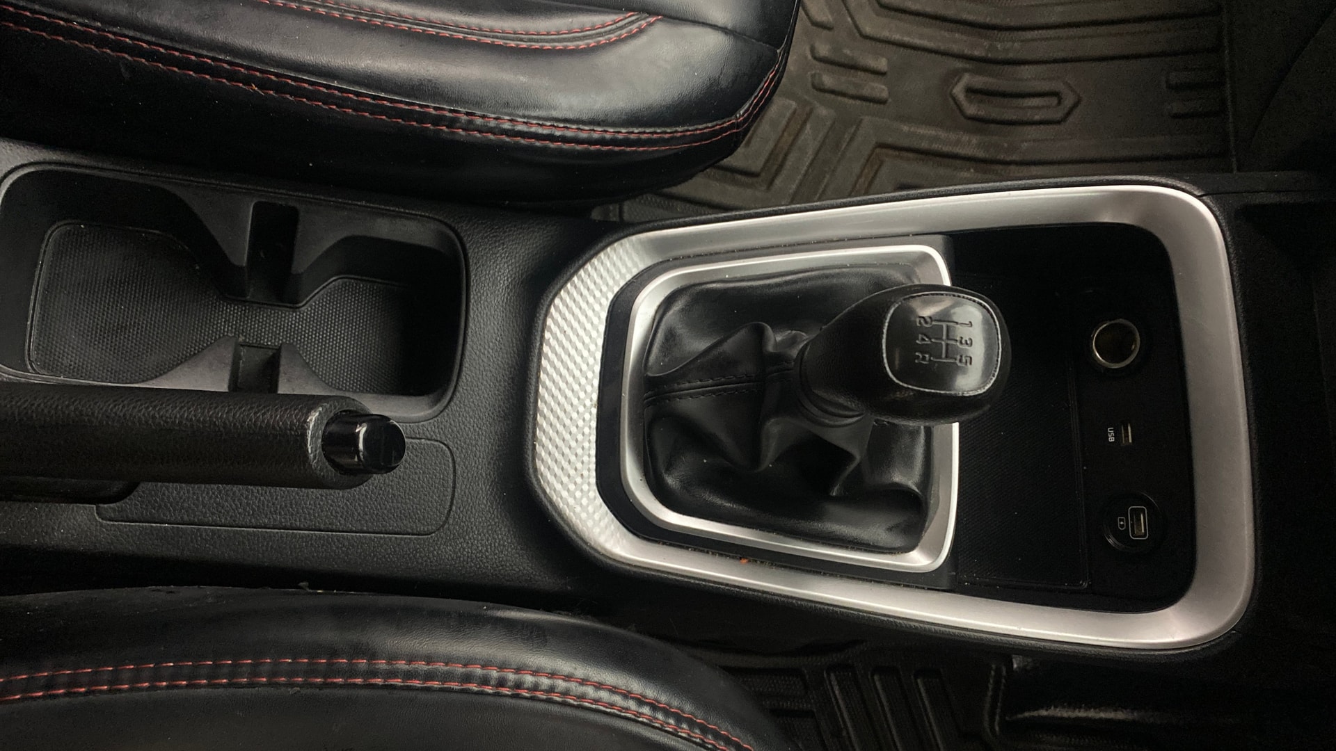 View 2022 Kia Sonet HTK Plus Petrol Image 39 Used 2022 Kia Sonet HTK Plus Petrol Image 39