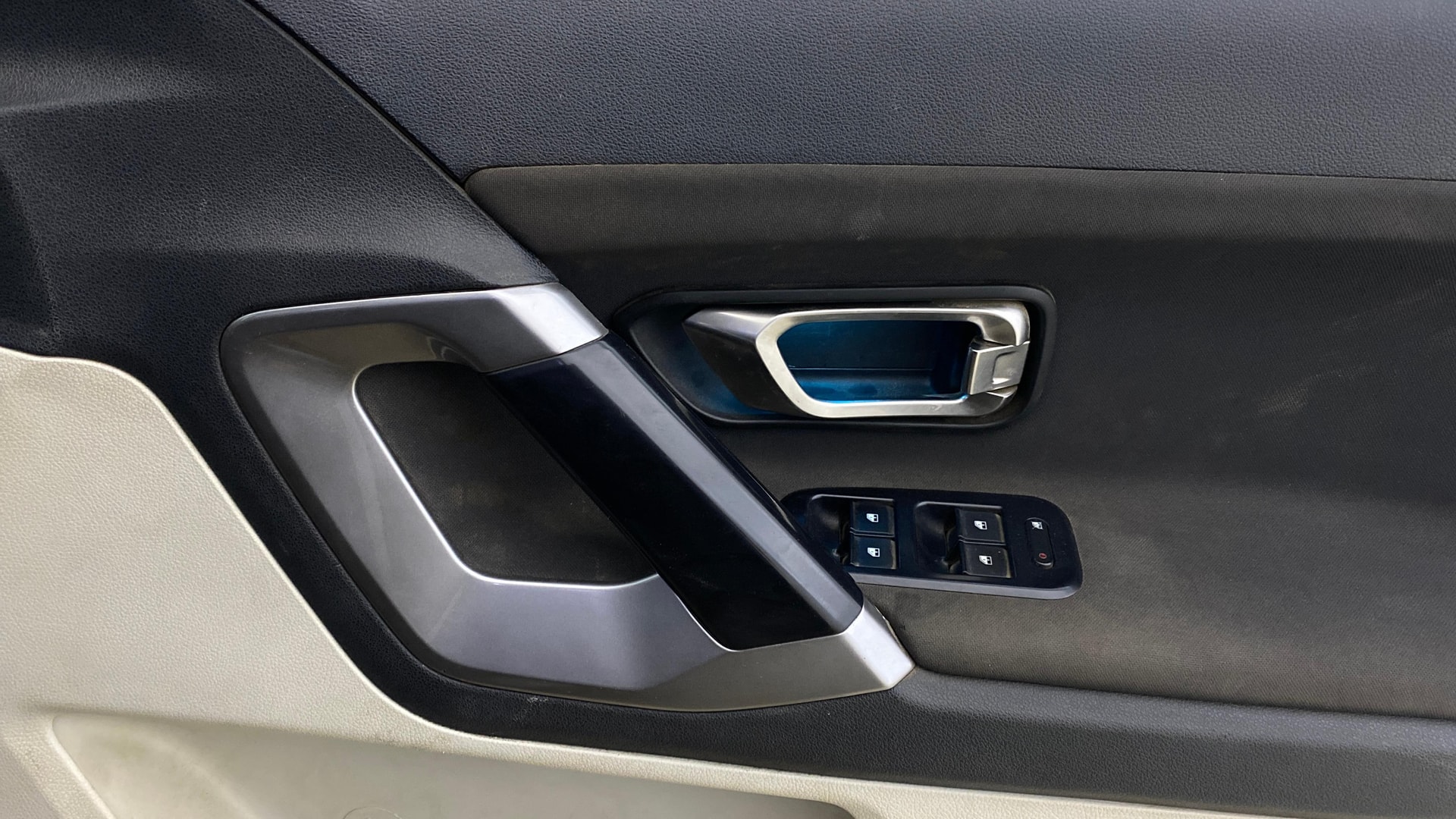 View 2021 Tata Safari XT Image 39 Used 2021 Tata Safari XT Image 39