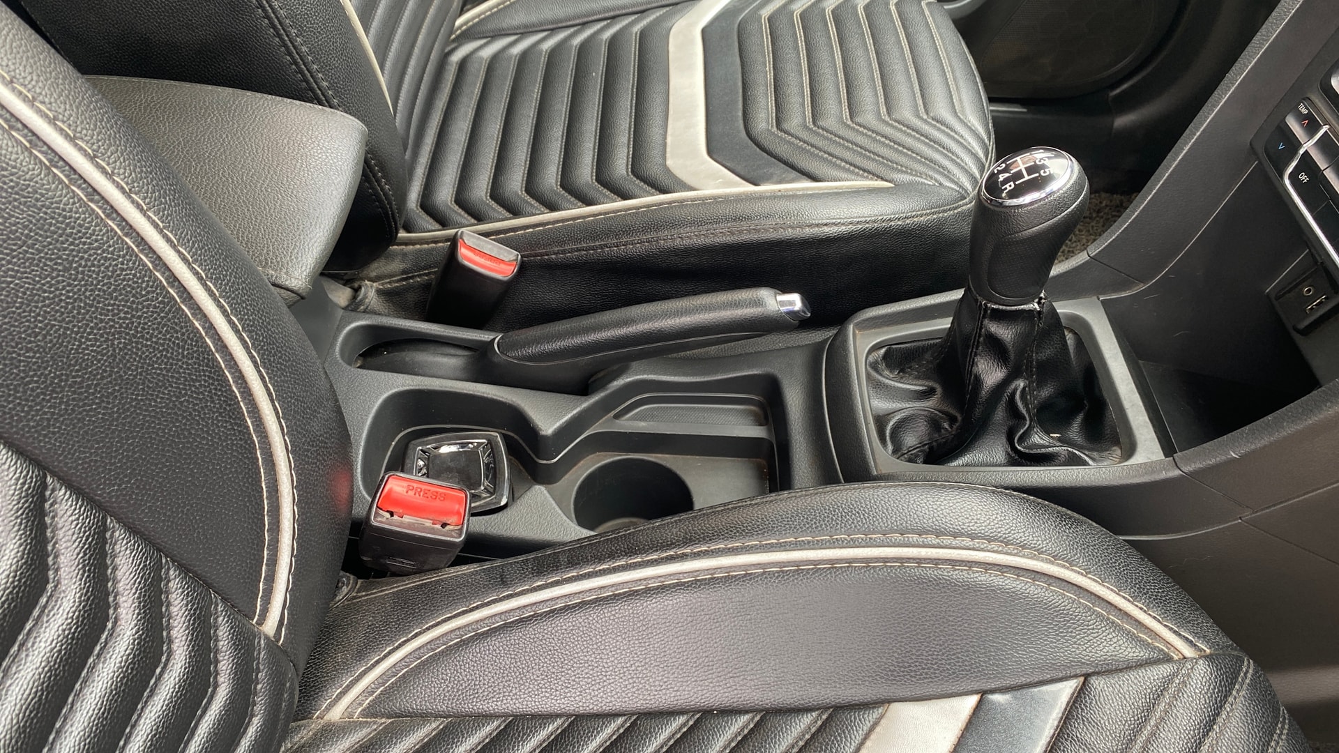 View 2017 Maruti Suzuki 1000 Base Variant Image 39 Used 2017 Maruti Suzuki 1000 Base Variant Image 39