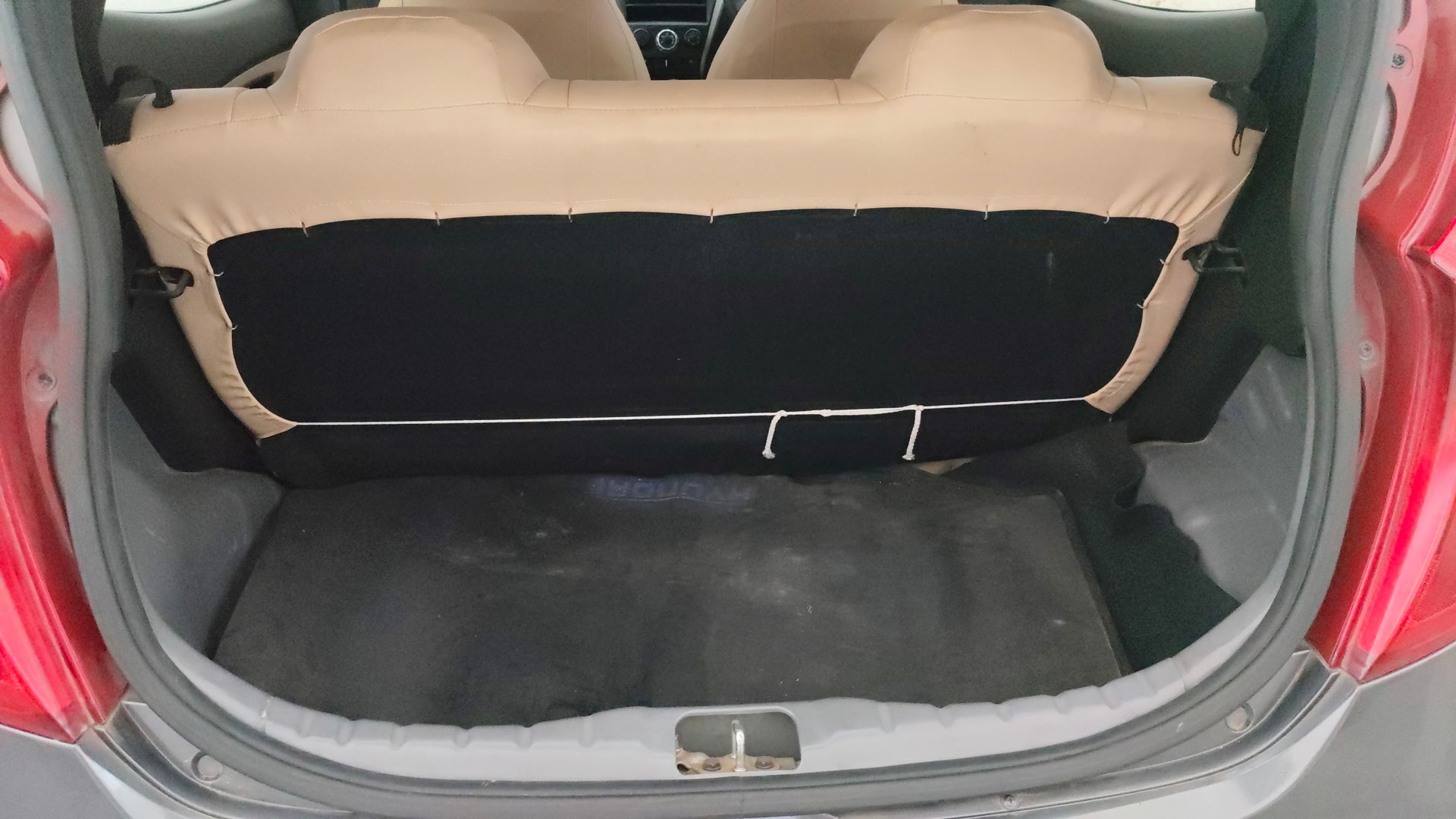 View 2018 Hyundai EON Era Plus Image 10 Used 2018 Hyundai EON Era Plus Image 10
