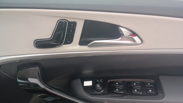 View Mahindra XUV700 Image 12 Used Mahindra XUV700 Image 12