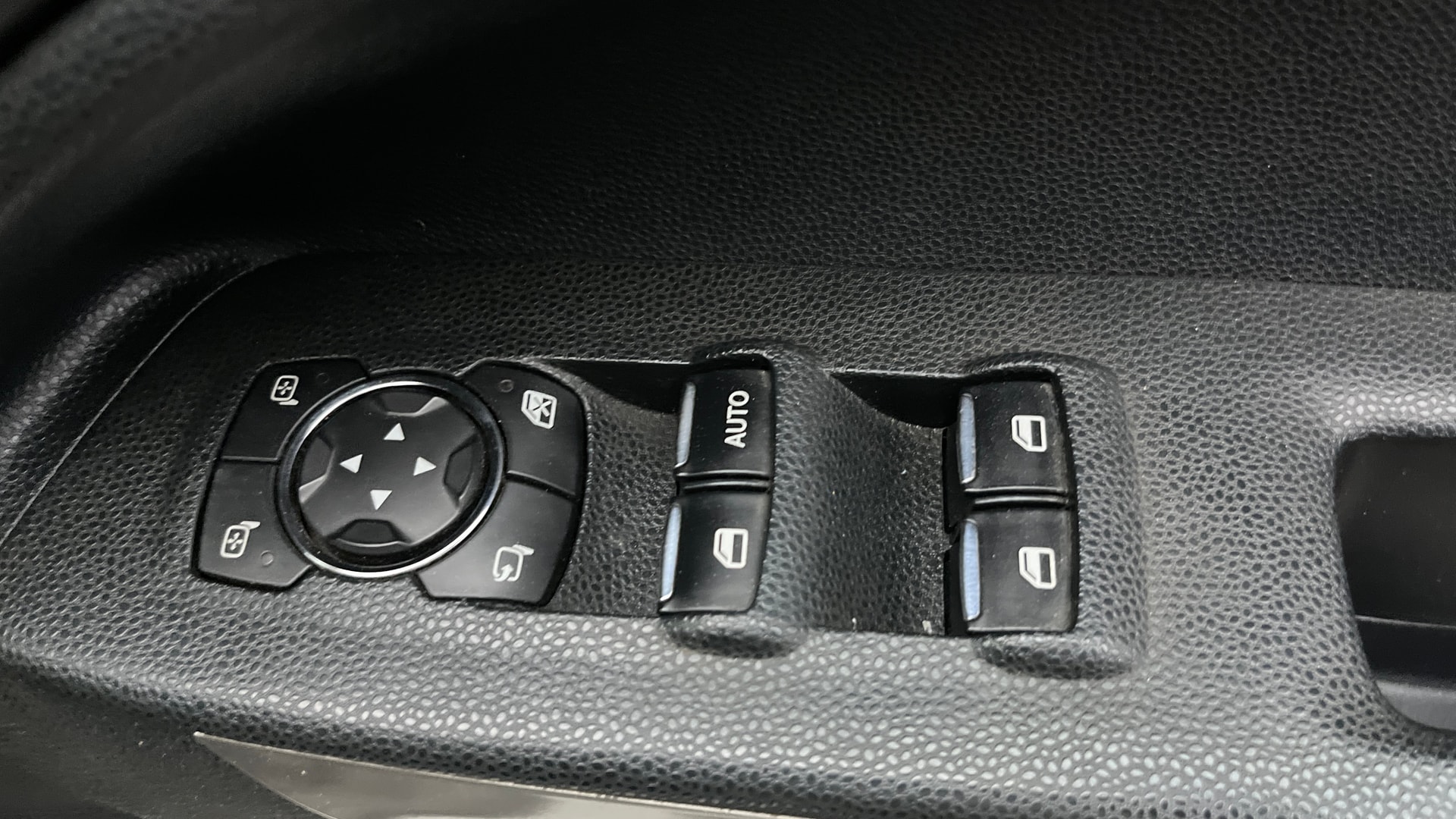 View 2018 Ford EcoSport 1.5 TDCi Diesel Ambiente BS IV Image 34 Used 2018 Ford EcoSport 1.5 TDCi Diesel Ambiente BS IV Image 34