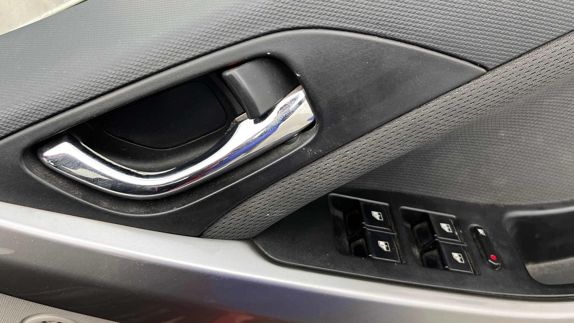 View 2018 Tata Nexon Revotron XE Image 33 Used 2018 Tata Nexon Revotron XE Image 33