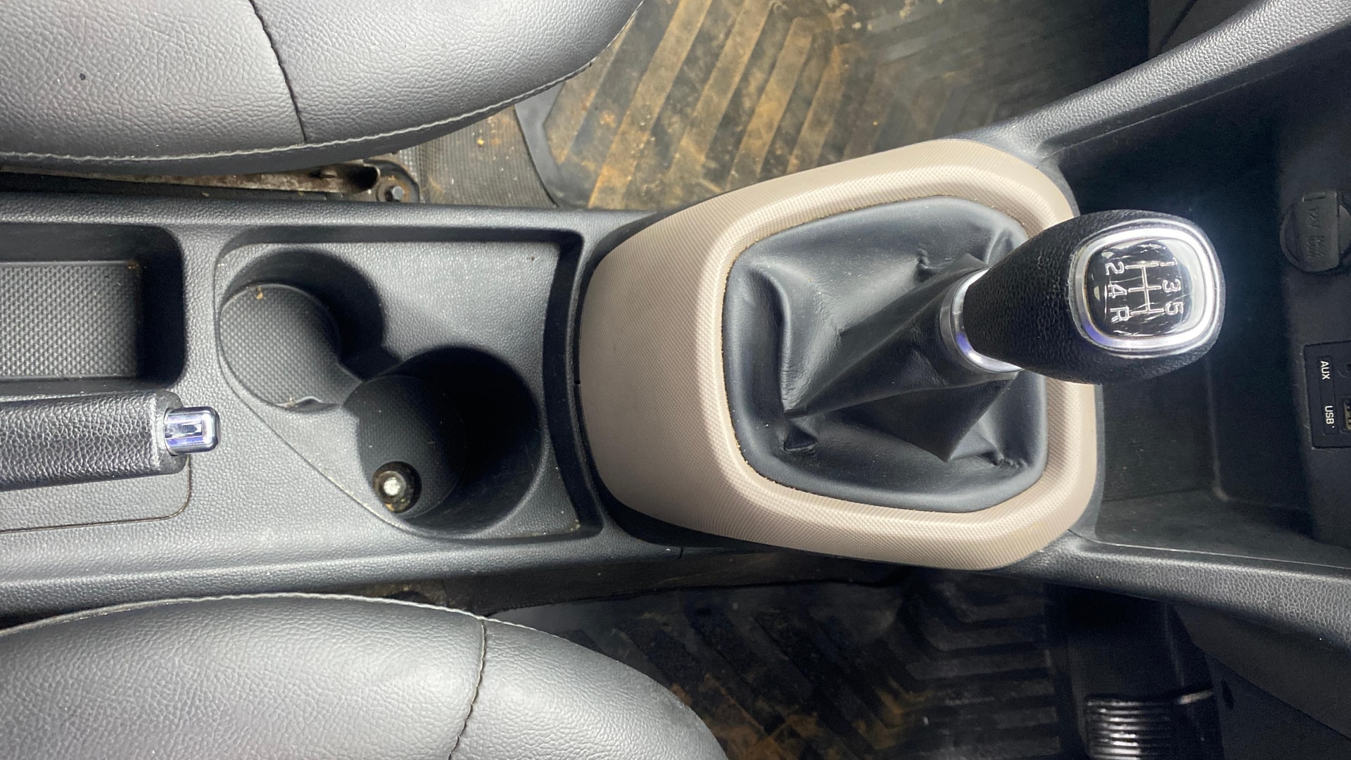 View 2015 Hyundai Grand i10 Sportz 1.2 Kappa Image 37 Used 2015 Hyundai Grand i10 Sportz 1.2 Kappa Image 37