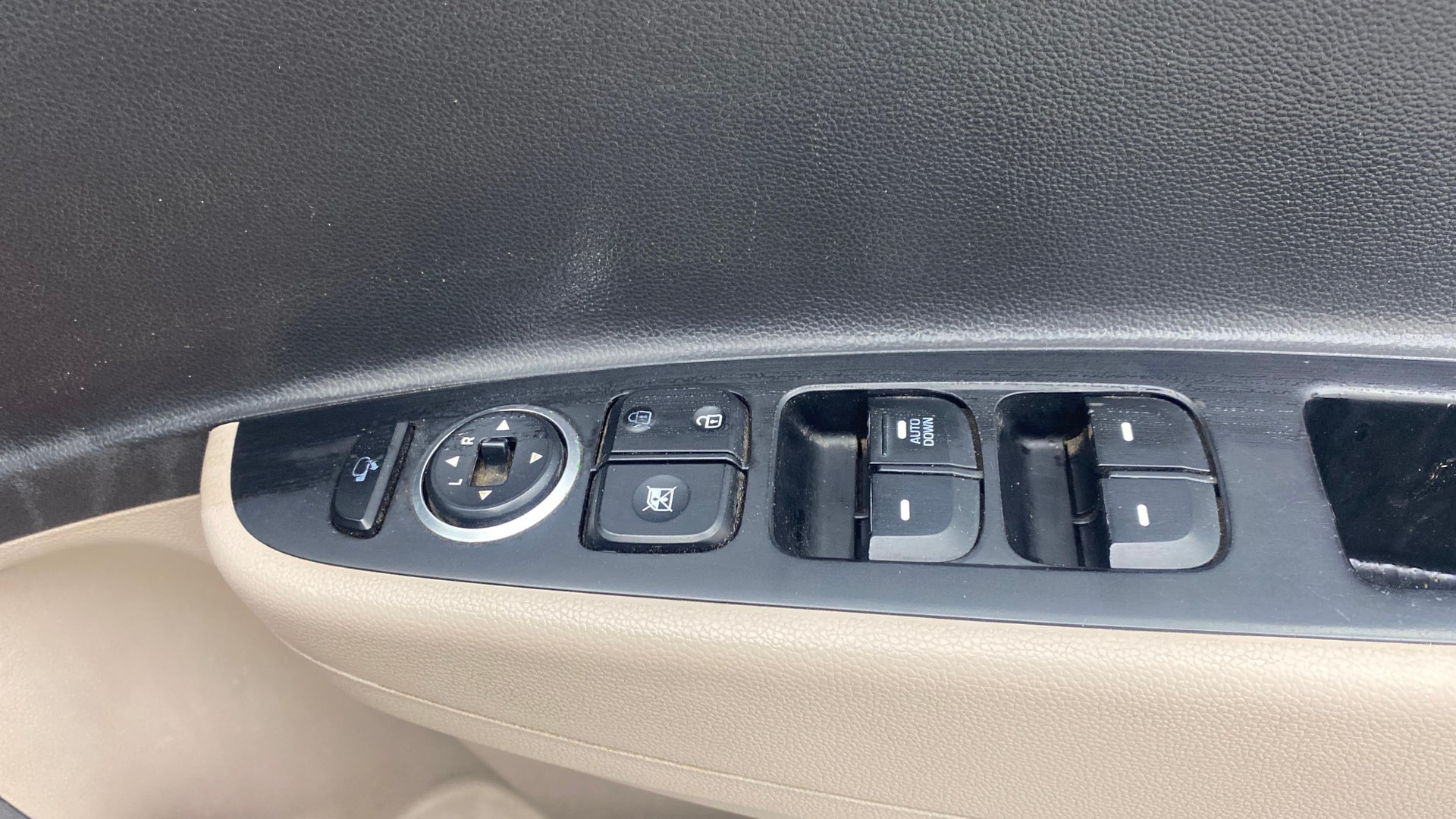 View 2015 Hyundai Grand i10 Sportz 1.2 Kappa Image 32 Used 2015 Hyundai Grand i10 Sportz 1.2 Kappa Image 32