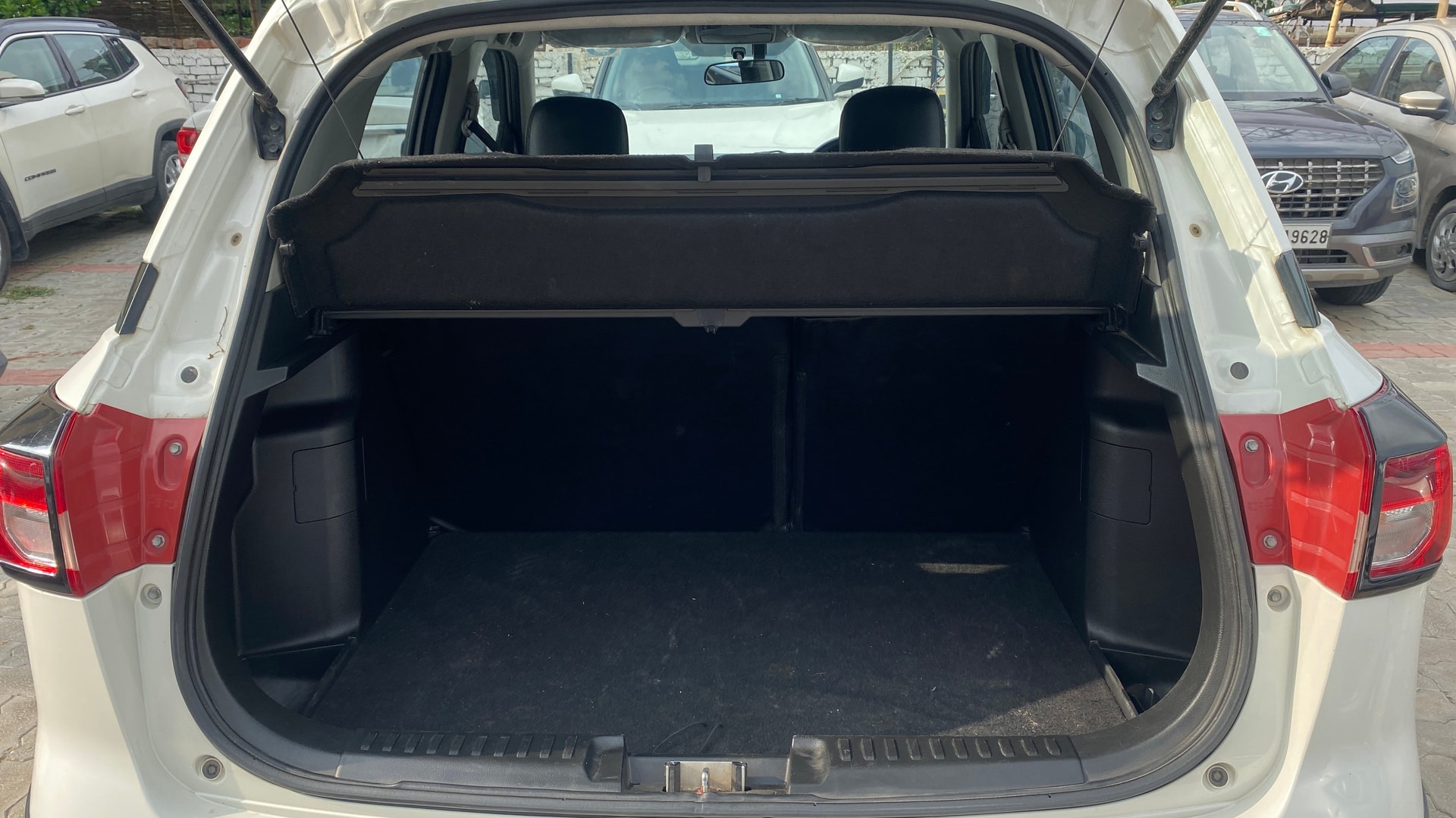View 2018 Maruti Suzuki 1000 Base Variant Image 11 Used 2018 Maruti Suzuki 1000 Base Variant Image 11