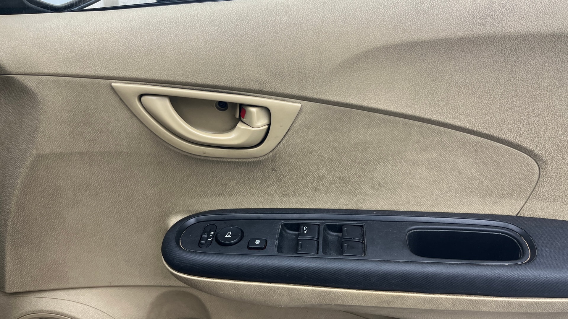 View 2014 Honda Mobilio E Diesel Image 33 Used 2014 Honda Mobilio E Diesel Image 33
