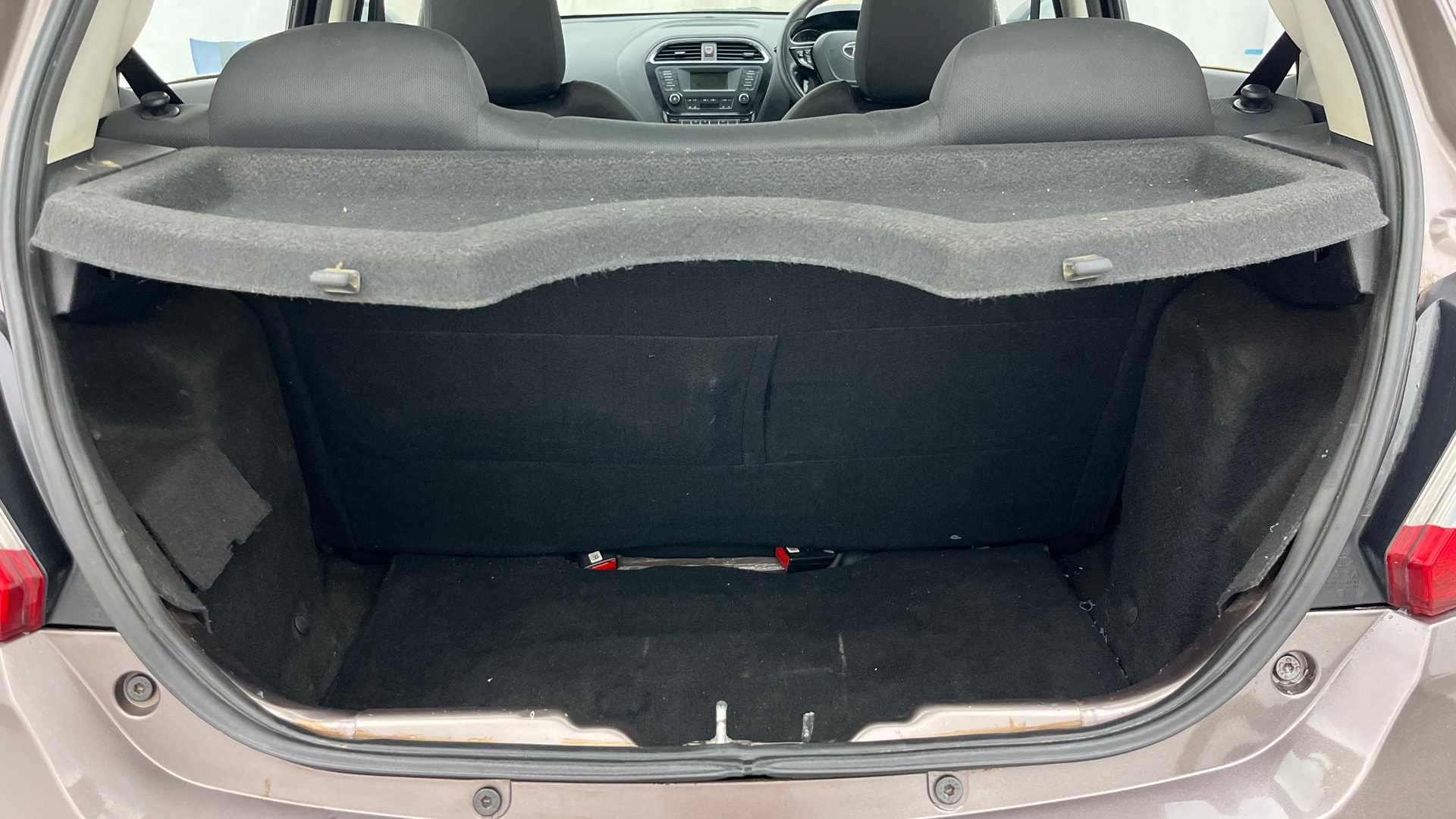 View 2018 Tata Tiago Revotorq XB Image 10 Used 2018 Tata Tiago Revotorq XB Image 10