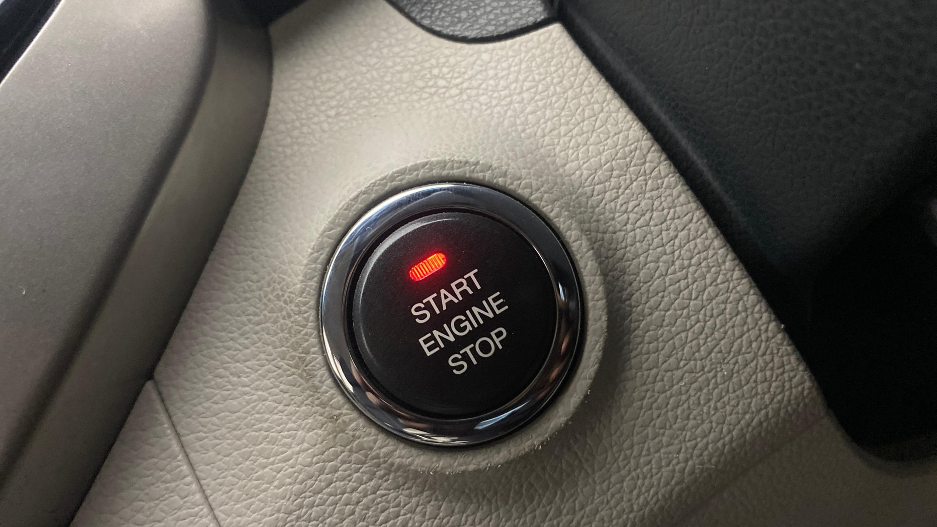 View 2020 Mahindra XUV300 W4 Petrol BS IV Image 34 Used 2020 Mahindra XUV300 W4 Petrol BS IV Image 34