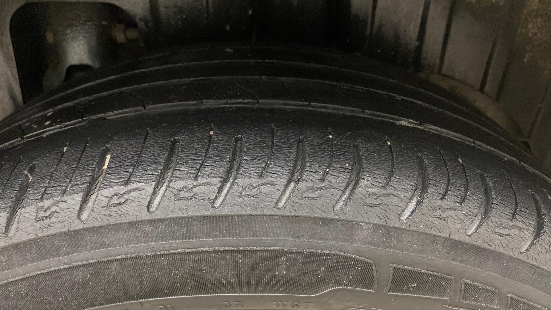 View 2020 Mahindra XUV300 W4 Petrol BS IV Image 19 Used 2020 Mahindra XUV300 W4 Petrol BS IV Image 19